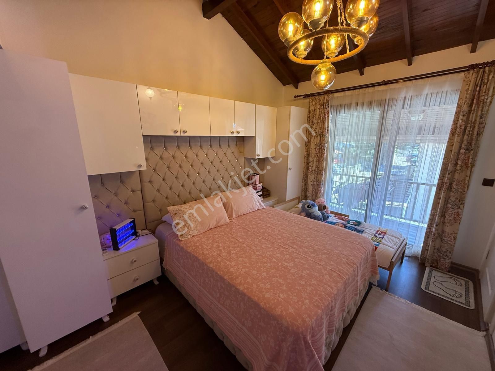 Tek Müstakil Deniz'e 100 Metre 3+1 Villa - Görsel 16