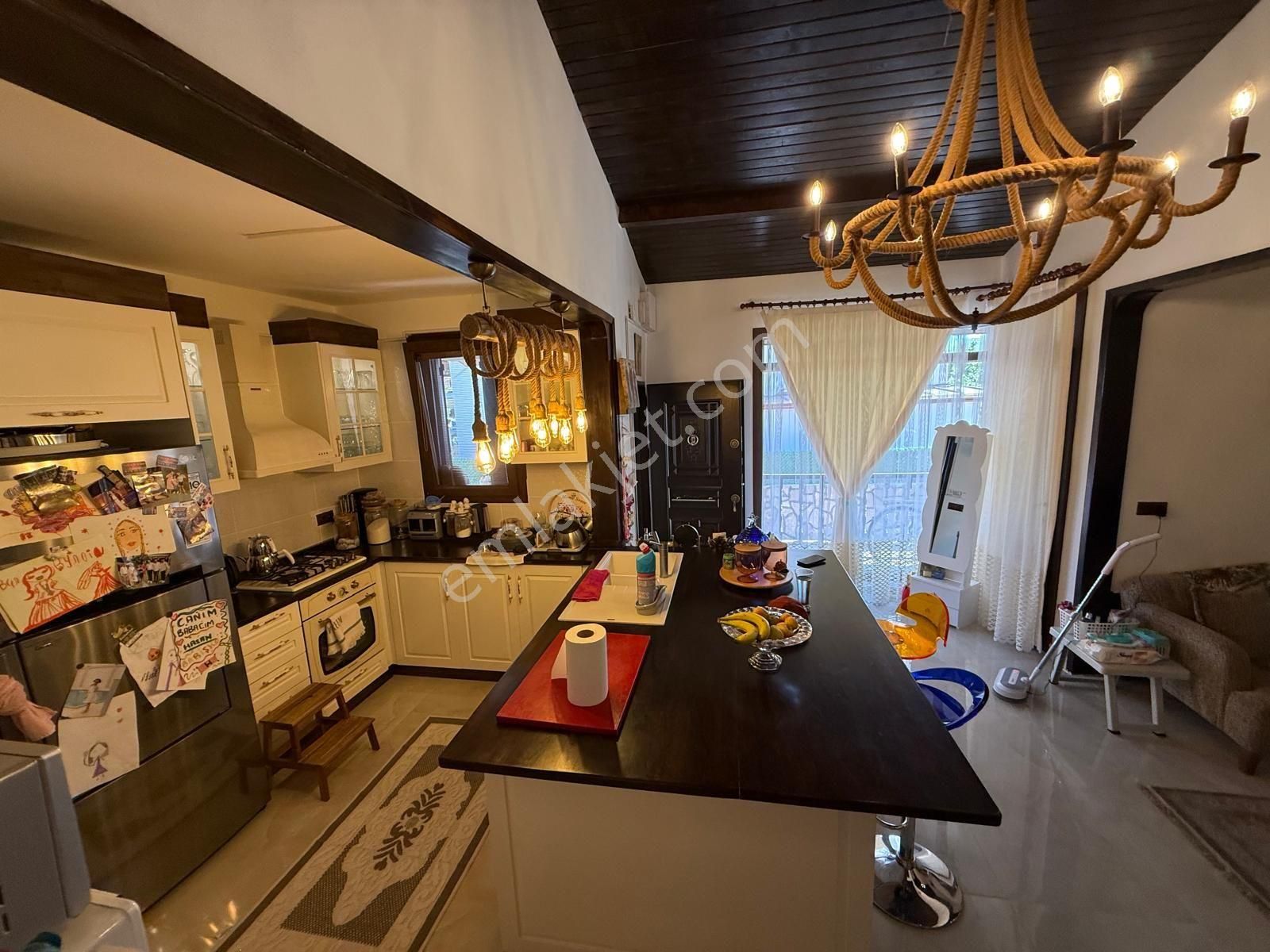 Tek Müstakil Deniz'e 100 Metre 3+1 Villa - Görsel 10