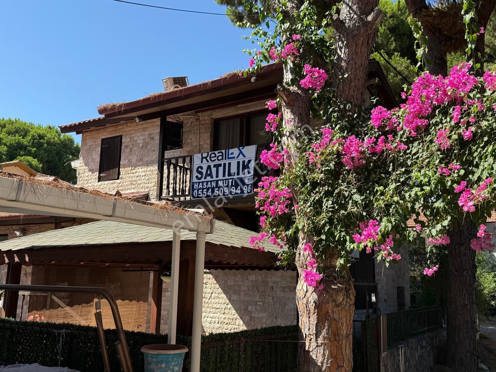 Tek Müstakil Deniz'e 100 Metre 3+1 Villa - Görsel 3