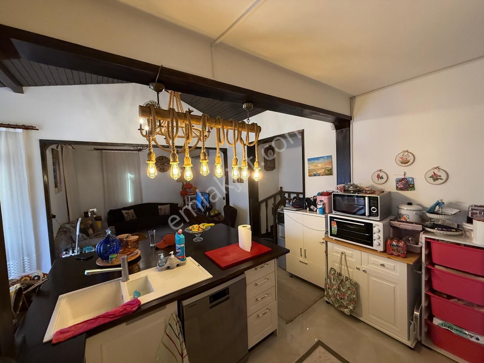 Tek Müstakil Deniz'e 100 Metre 3+1 Villa - Görsel 24