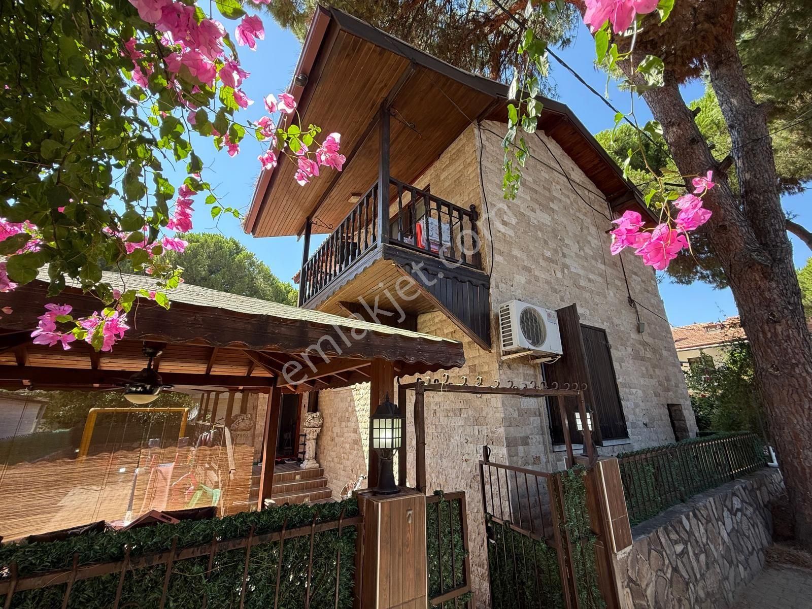 Tek Müstakil Deniz'e 100 Metre 3+1 Villa - Görsel 8