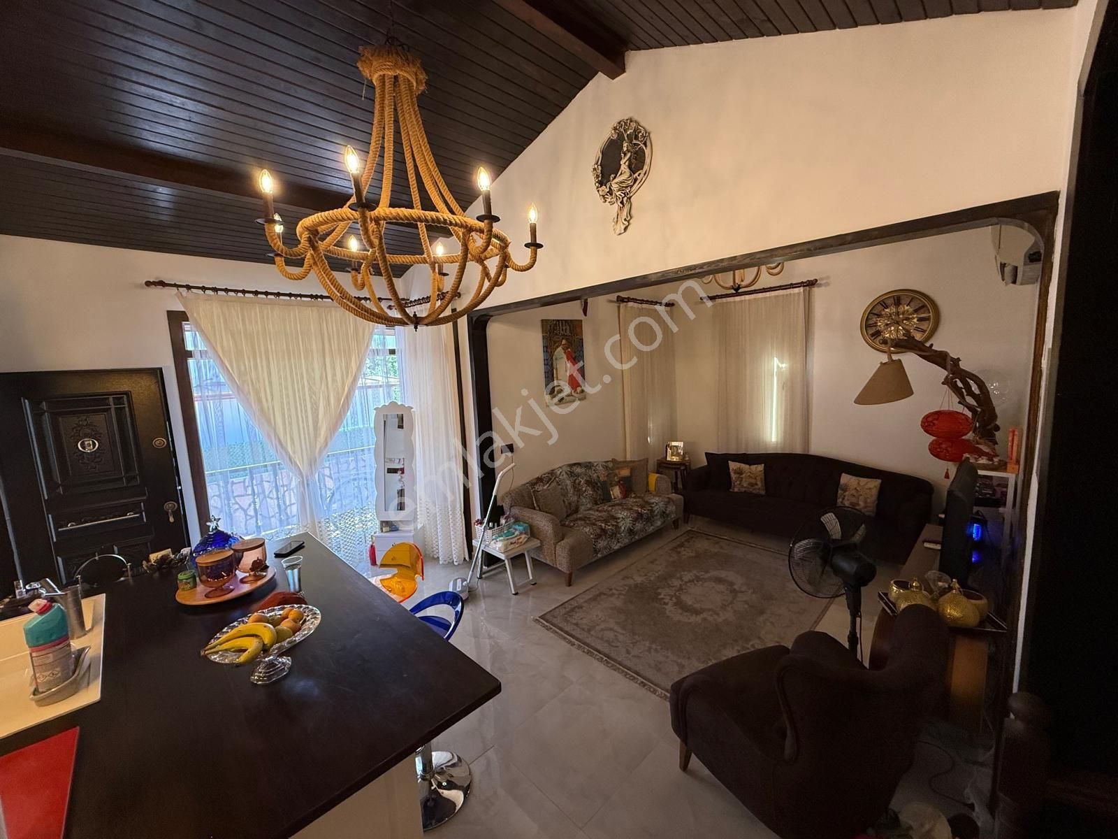 Tek Müstakil Deniz'e 100 Metre 3+1 Villa - Görsel 11