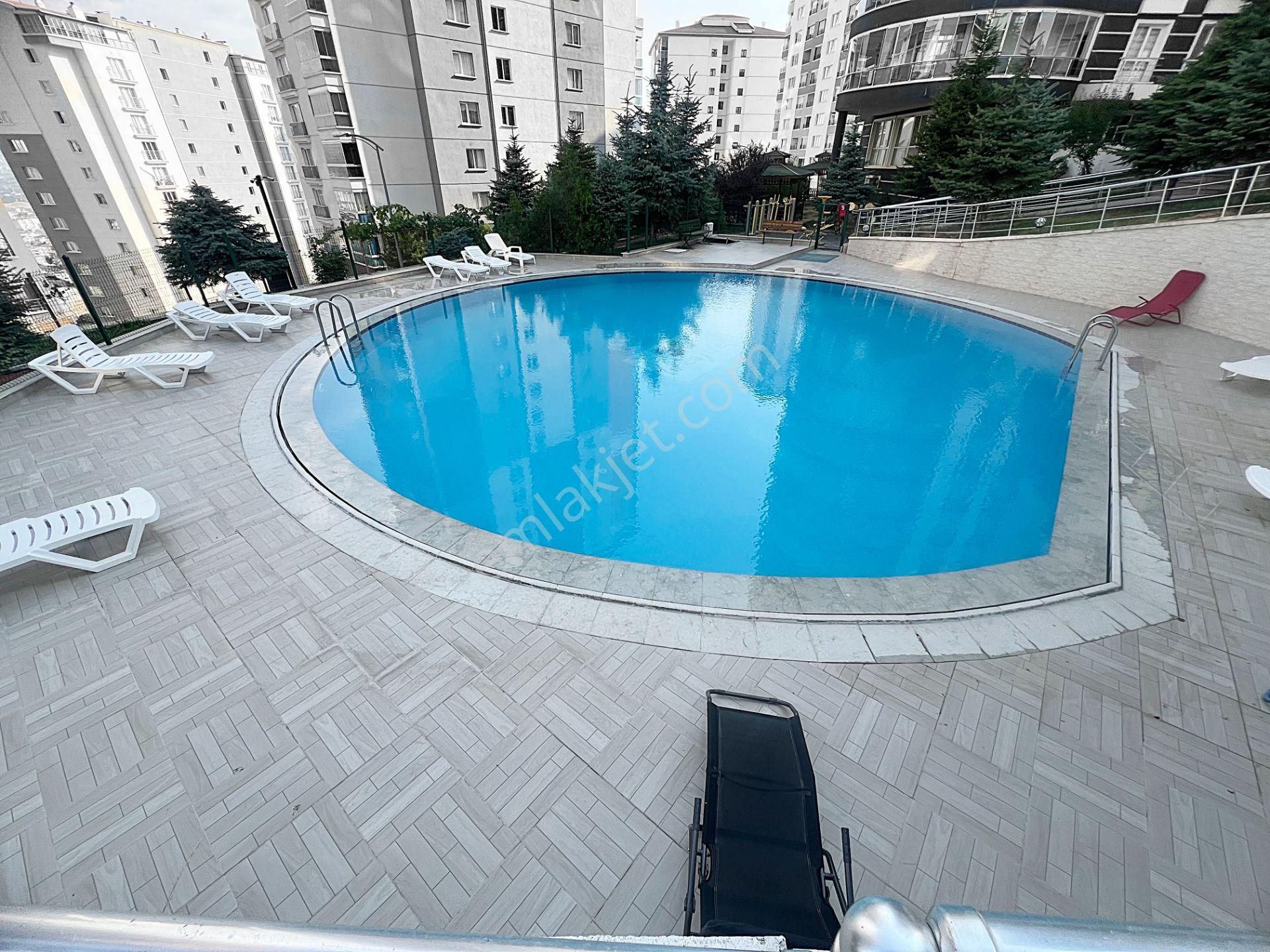 Avcılarda Karahöyük Cad Üzeri Havuzlu Tam Donanımlı 3+1 Site İçi