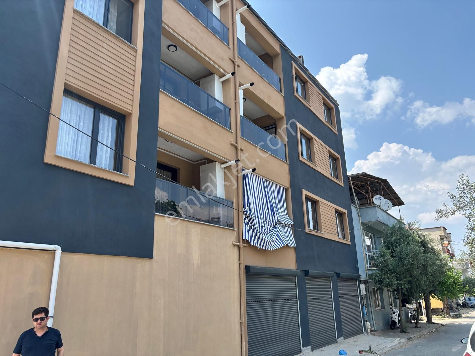 Salihli Erdem Emlaktan Gökçepınar Caddesi Alt Sokağı Satılık 2+1