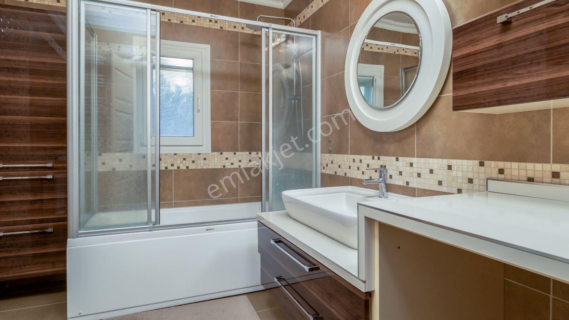 Yamaç Evler Sitesinde 750 M2 Bahçe İçinde 4+1 Muhteşem Villa - Görsel 18