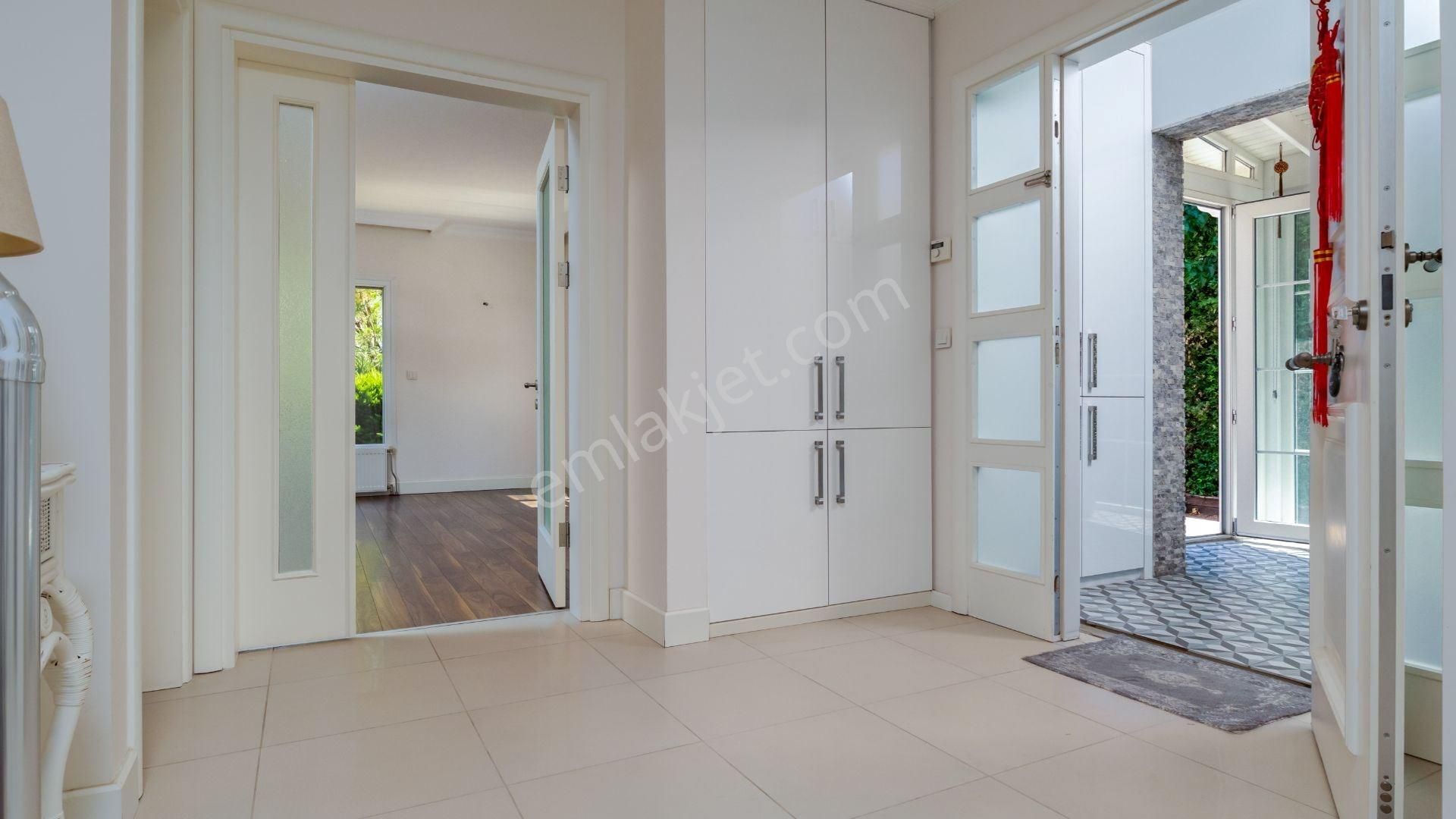 Yamaç Evler Sitesinde 750 M2 Bahçe İçinde 4+1 Muhteşem Villa - Görsel 14