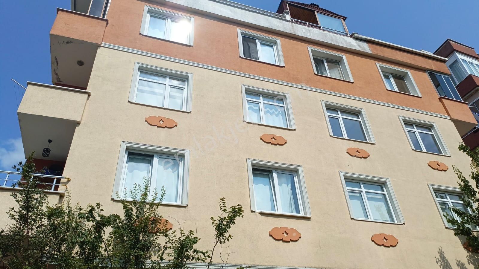 Güzelyalı Güven Emlaktan Merkezde Kiralık 3+1 Daire