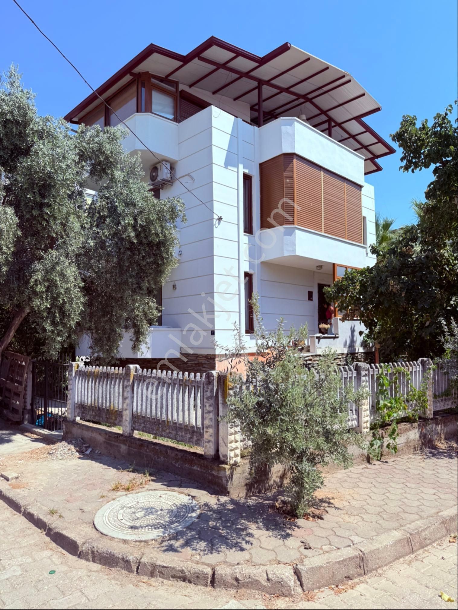 Babadağ‘ı Eml‘tan Yenimahalle‘de Satılık Müstakil Villa