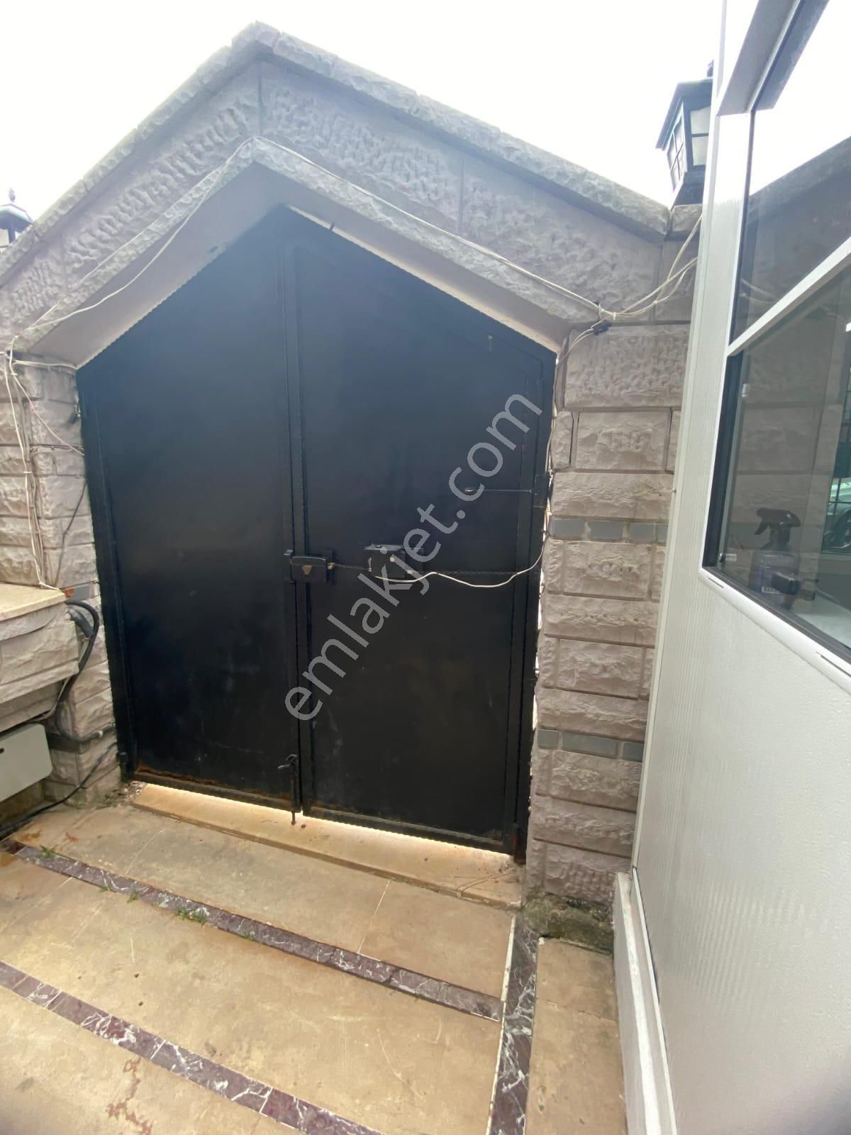 Çamlıca 'da Konut Ve Ticari Kullanıma Uygun Bahçeli Villa - Görsel 3