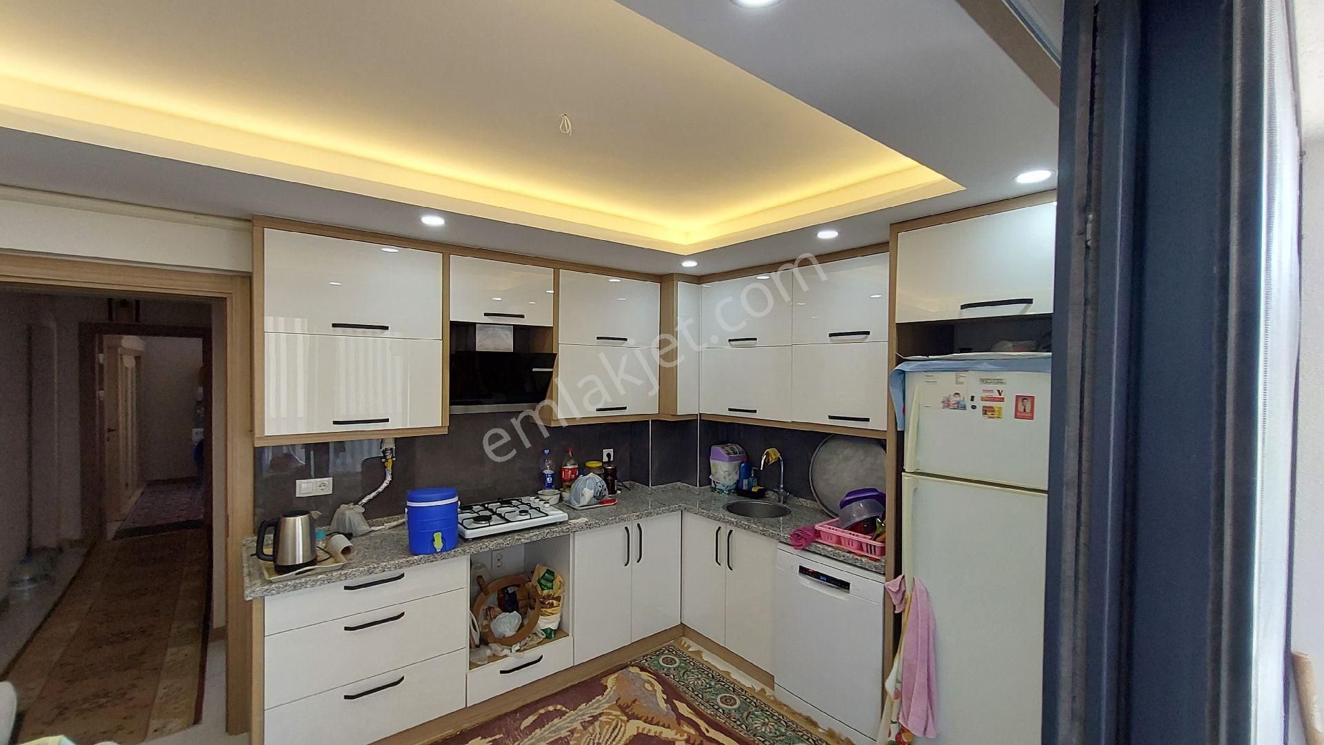 Salihli Evim Emlaktan Kurtuluşta 3+1 Özel Otoparklı Köşe Geniş Ferah Daire
