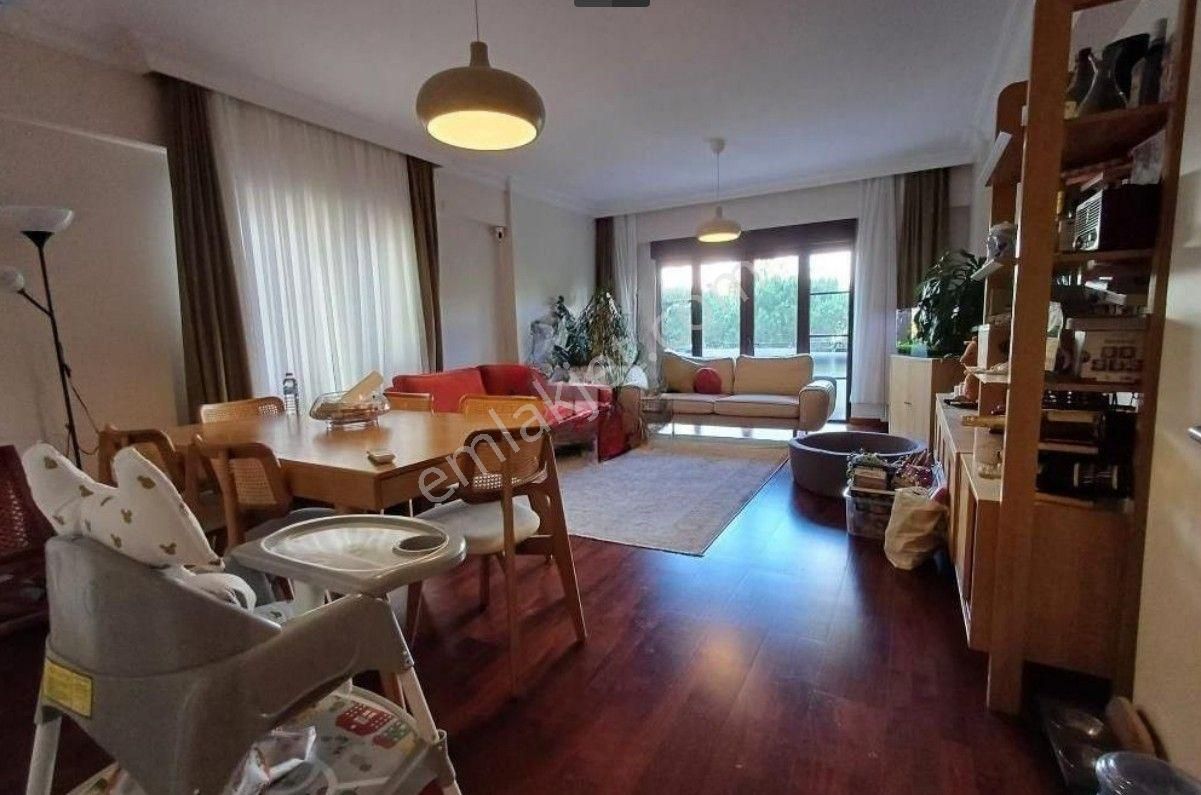 Kozyatağı 19 Mayıs Mahallesinde Geniş Ferah 3+1 İskanlı Fırsat Daire