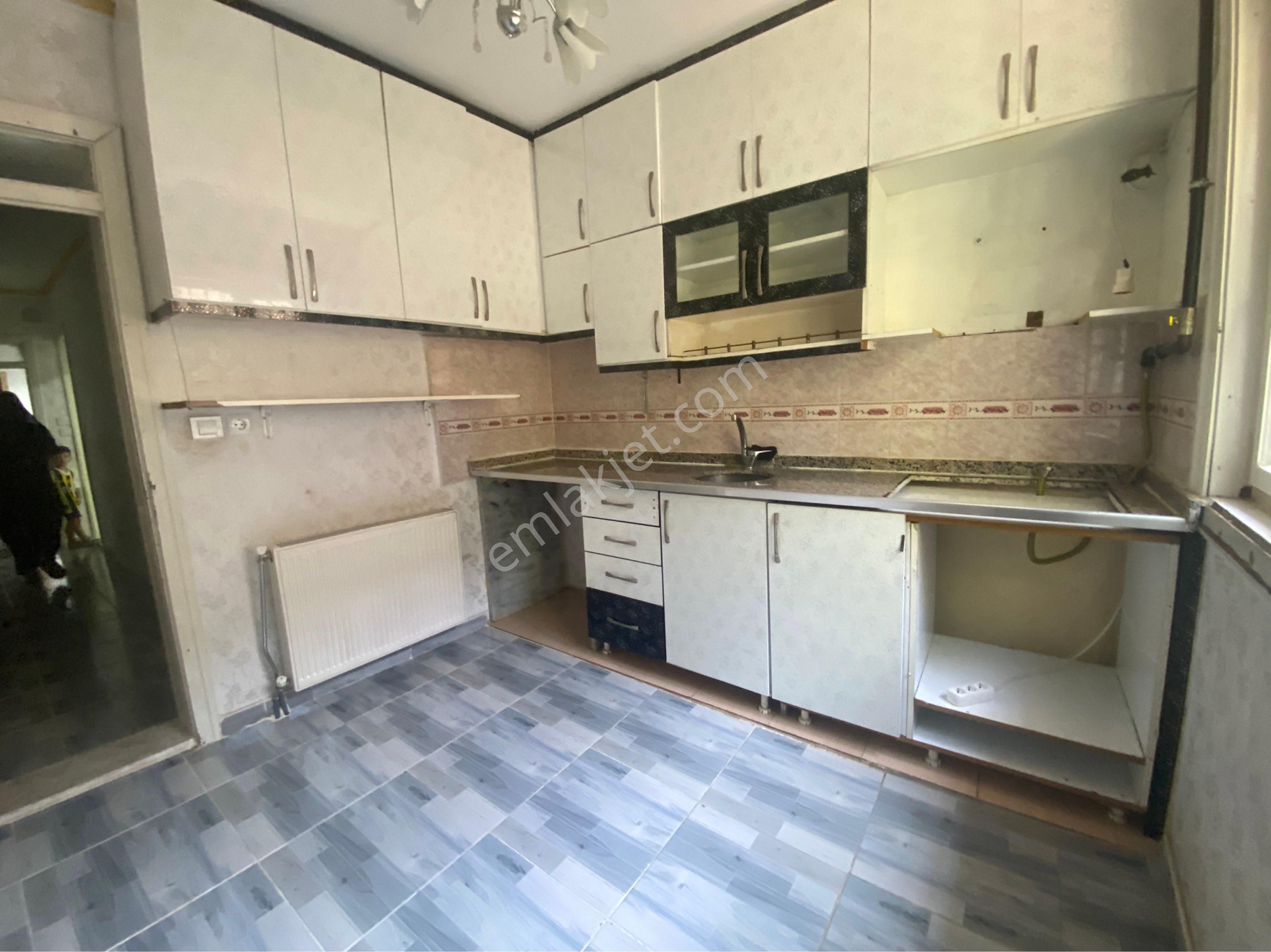 Cumhuriyet De 125m,3+1 Yıkım Kararsız ,doğalgazlı, Kattan Bölme Daire