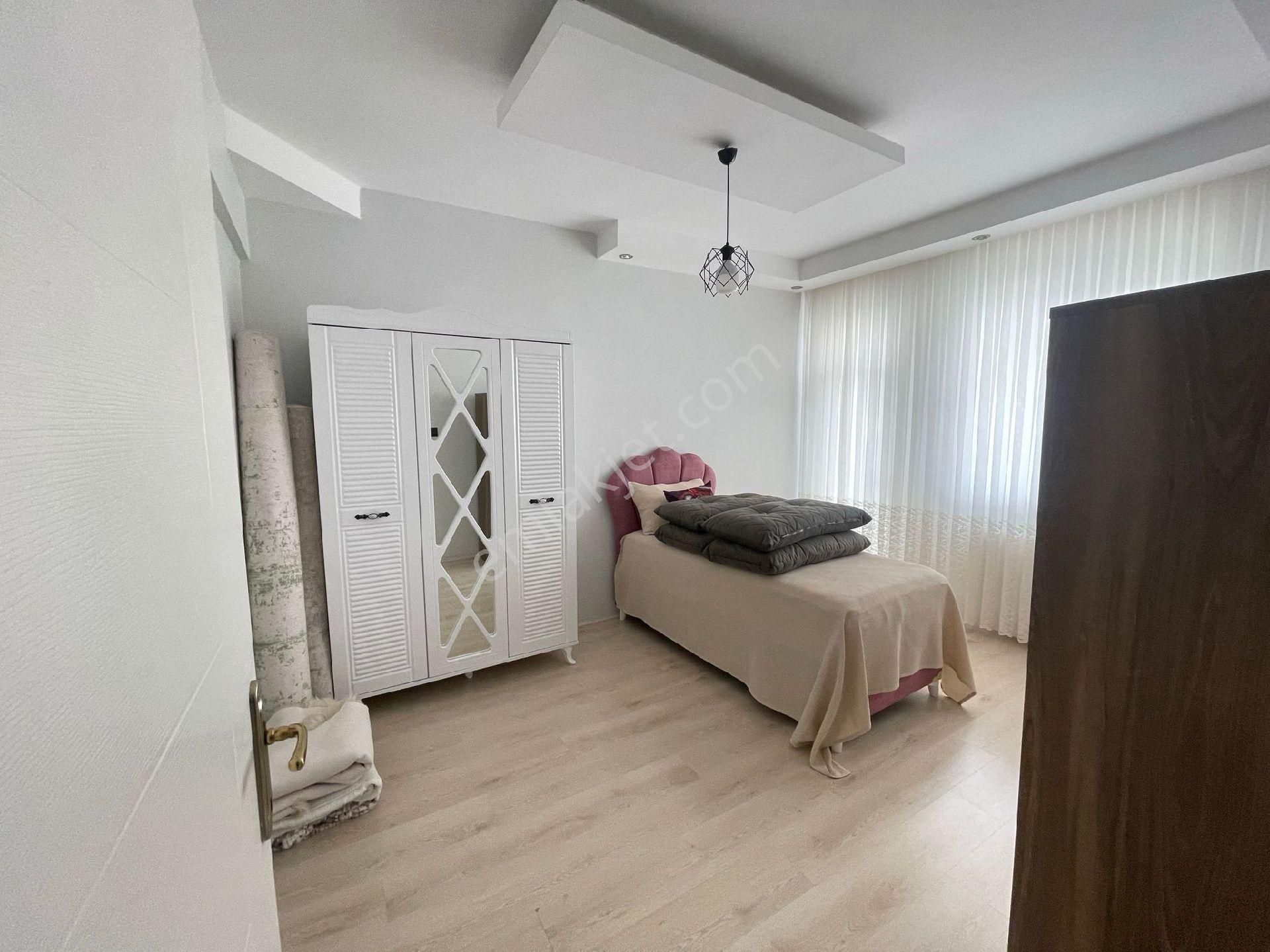 Bağcılar Paris Düğün Salonu Civarı 3+1 Satılık Daire