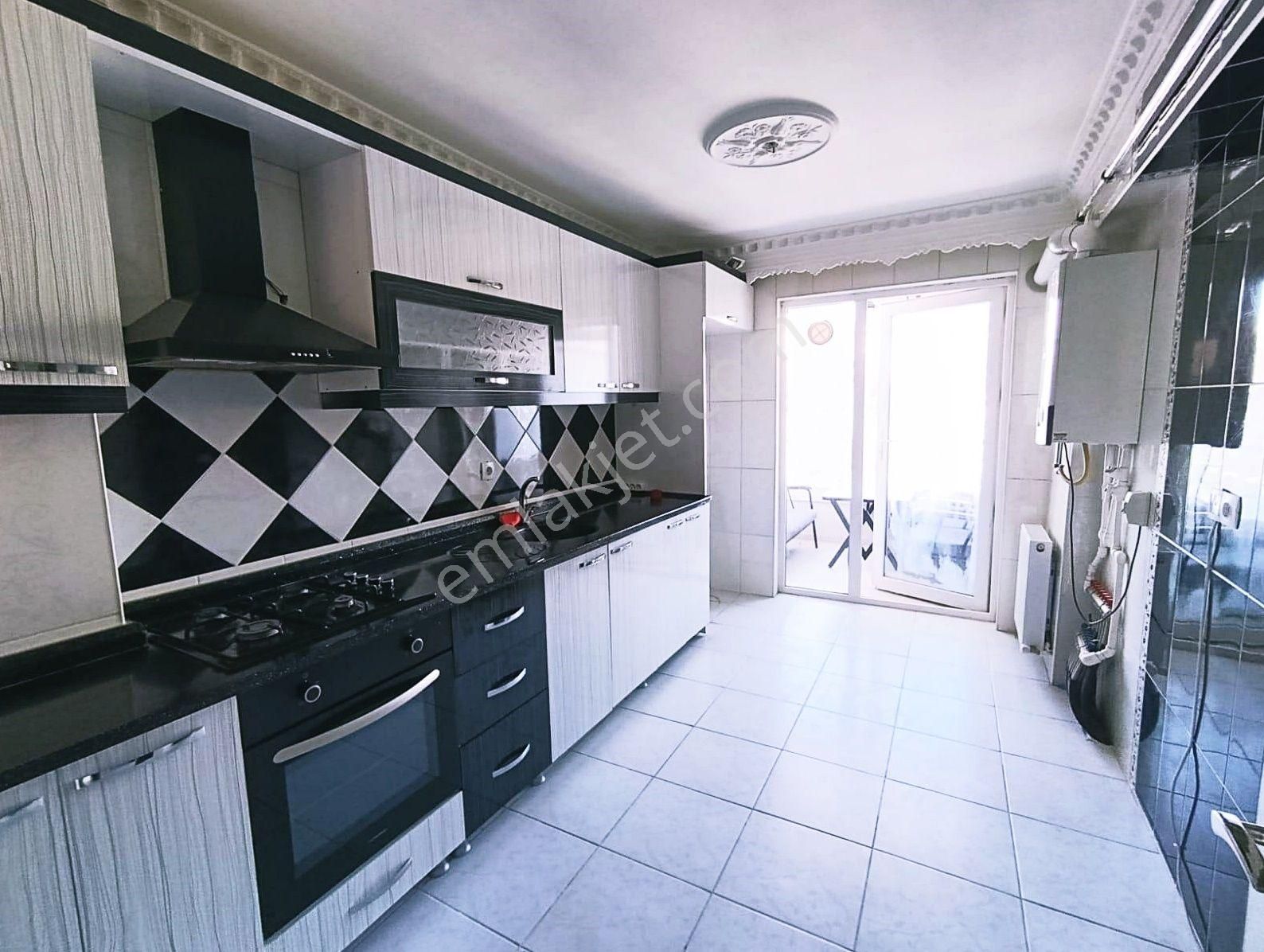 Cihandan Şehitkübilayda Karakeçili Cadde Üzeri Satlık 3+1 Daire