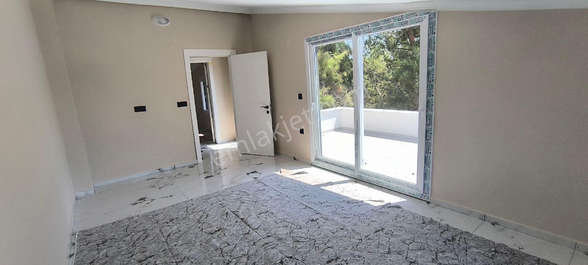 Kuşadası Efes Evlerinde Kiralık Sıfır Tripleks - Görsel 32