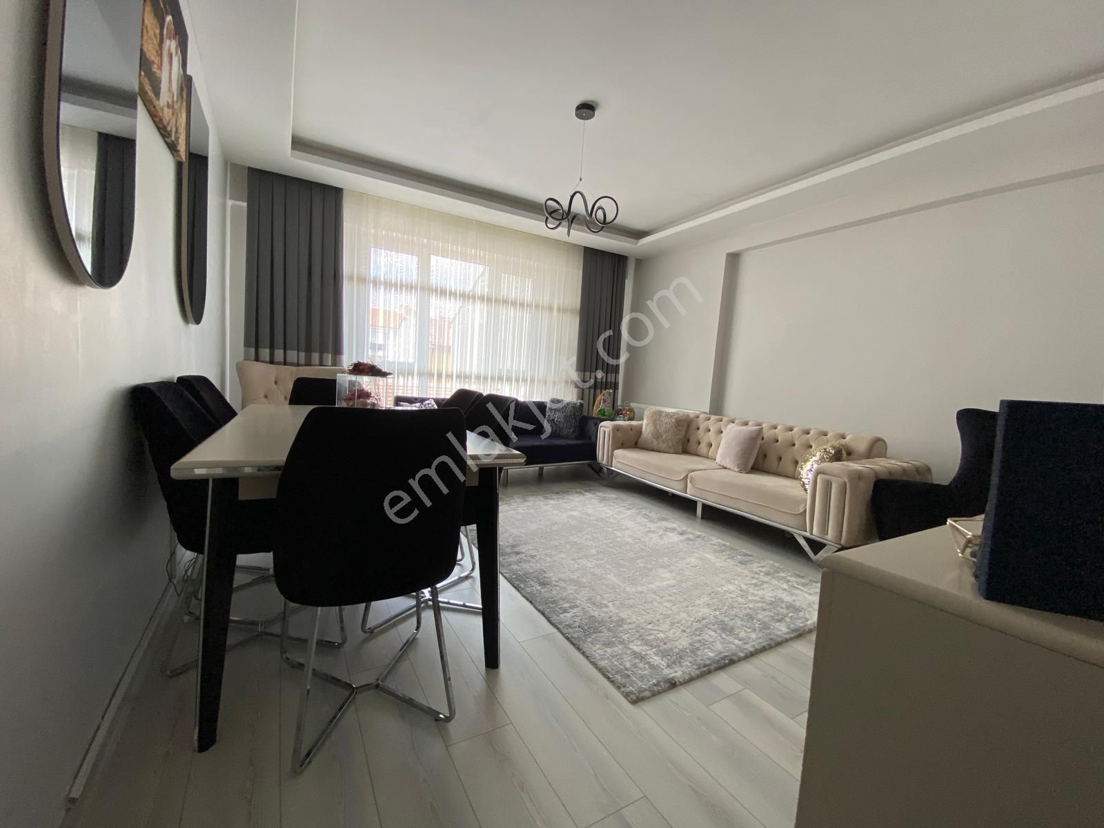 Sevgim'den Sütlüce Mah İstiklal Cd Yakını Satılık 2+1 Daire