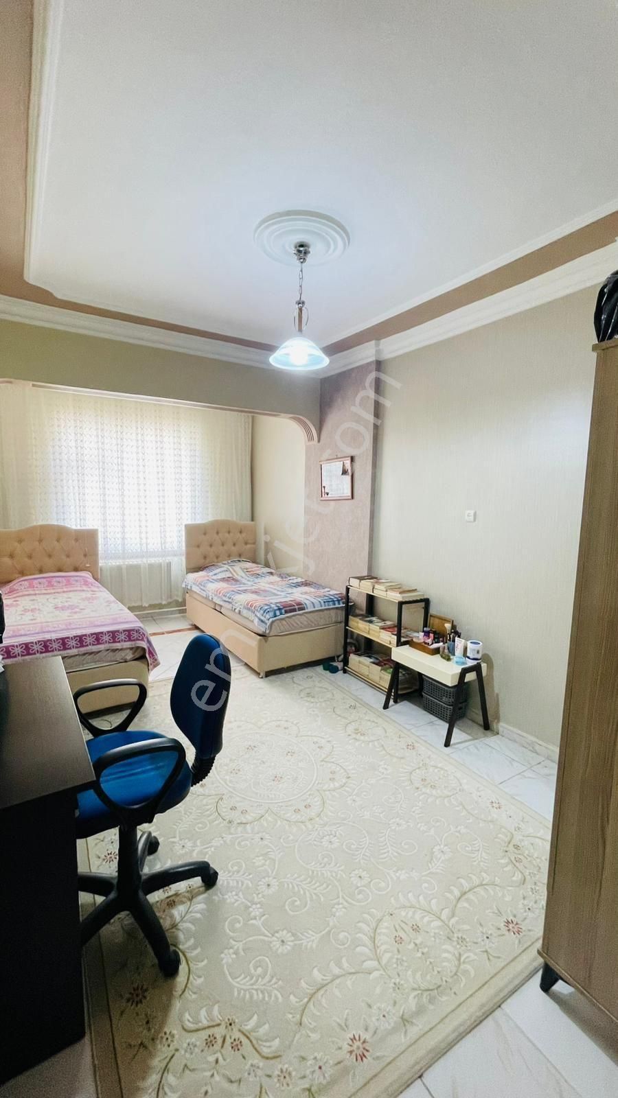 Gaziler Çeşme Durağı Yanı Ceylanlar Arkası 3+1 Satılık Az Hasarlı Diye