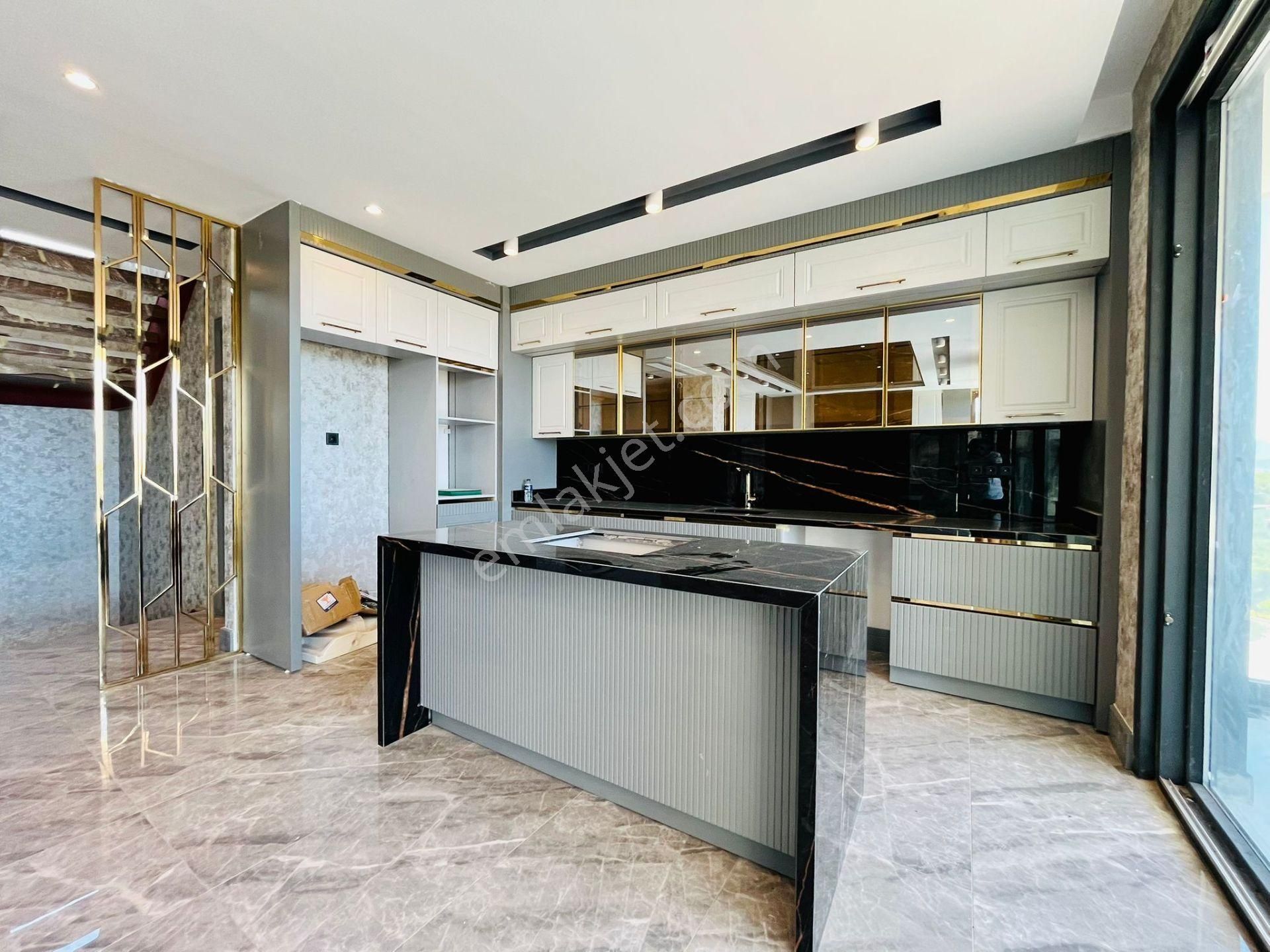 Yükselden Gürede Tam Müstakil Havuzlu Deniz Manzaralı 3+2 Villa