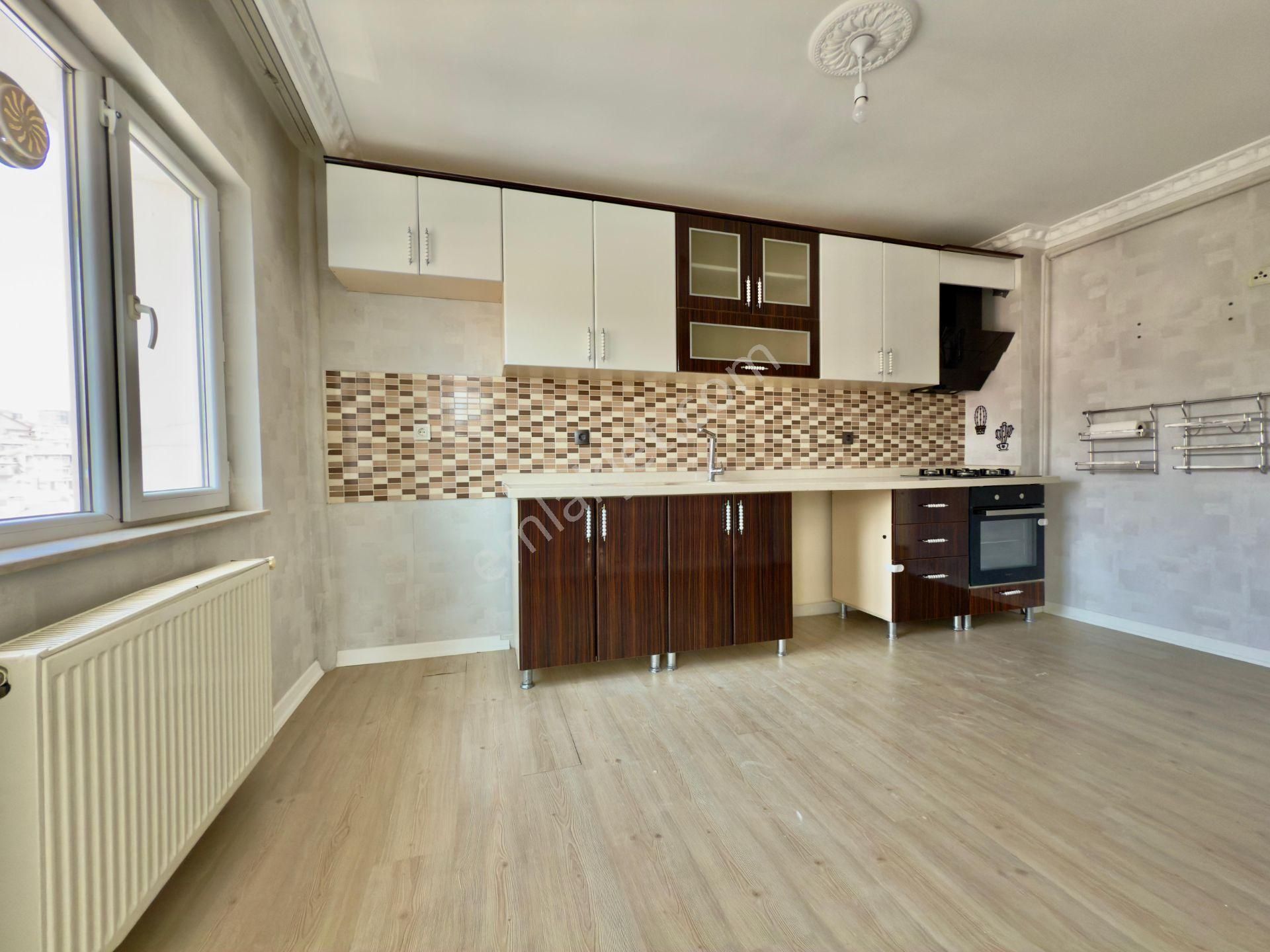 Kalecik Emlak'tan Merkezde Site İçi, Önü Açık E.banyolu, 6.kat Güney 3+1