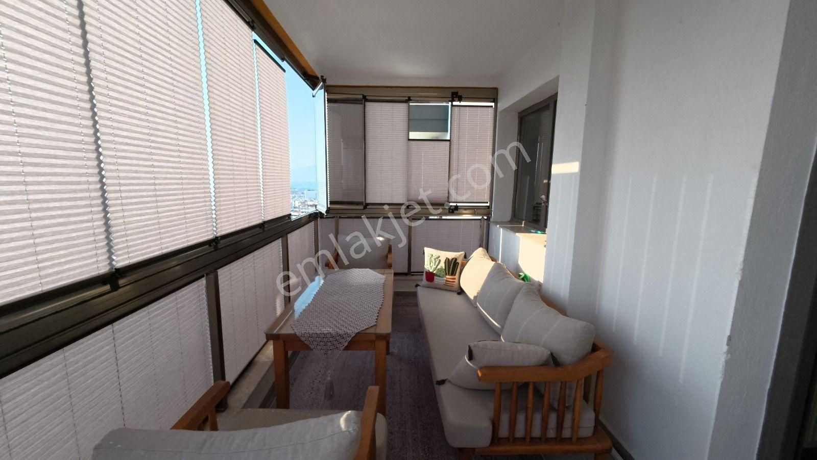 Menemen Merkez Sevgişehir Sitesinde Lüks 3+1 Daire
