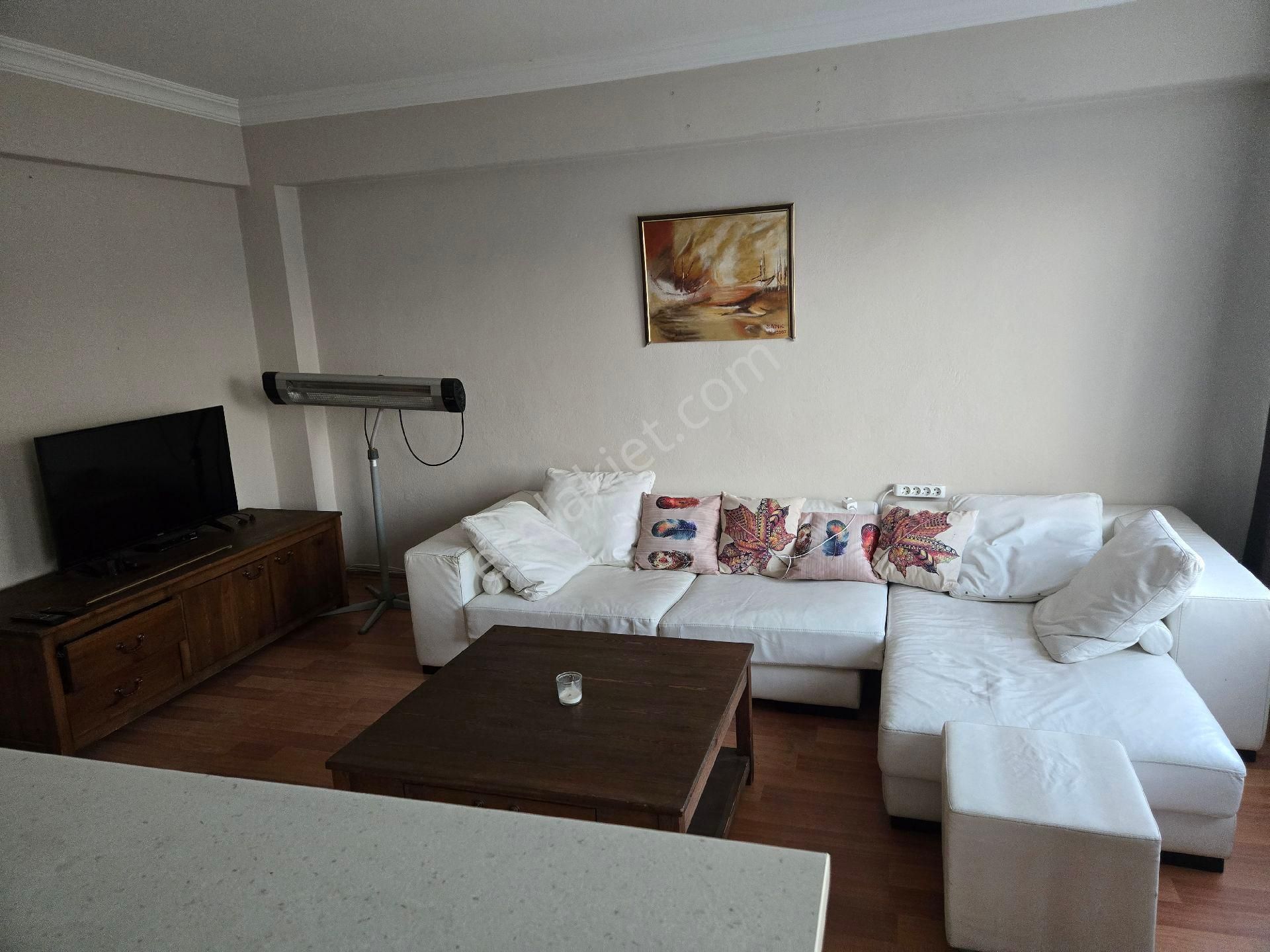 İzmir Karşıyaka Aksoy'da 3+1 Eşyalı Daire
