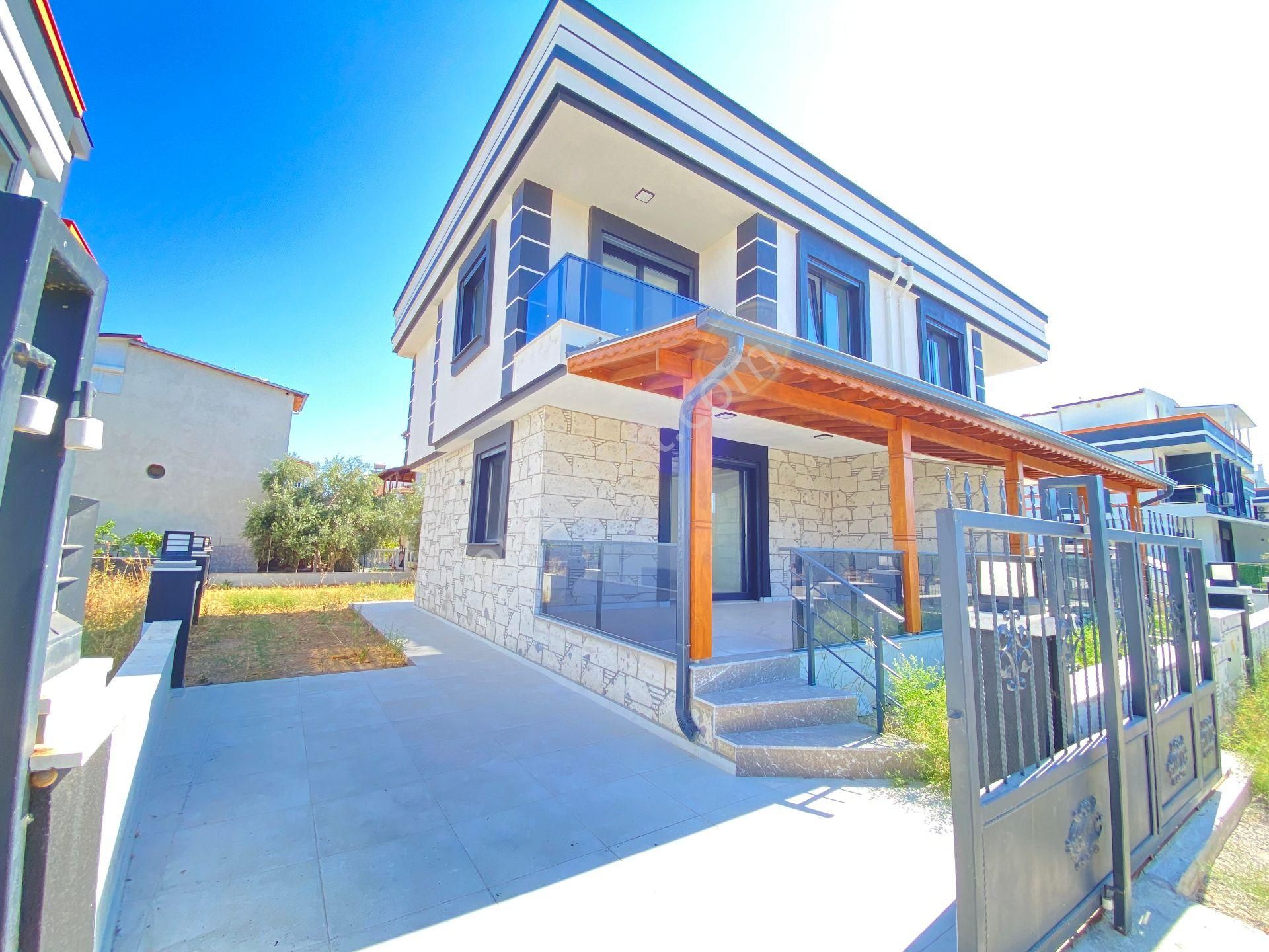 Seferihisar Doğanbey De Köşe Villa Denize 750mt Satılık 3+1villa