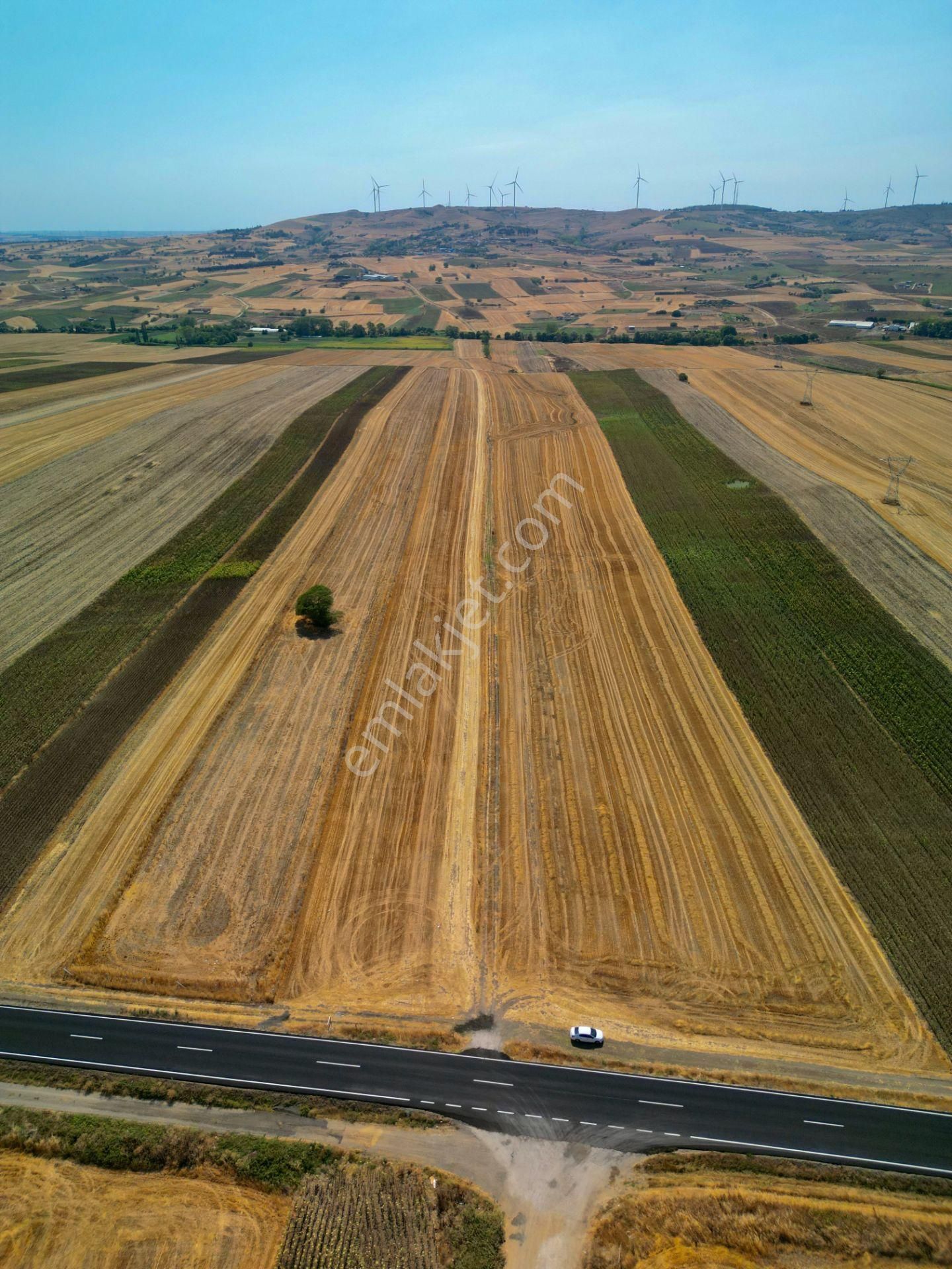 Silivri Çeltik Mahallesinde Asfalt Cephe Satılık 30.000 M² Tarla