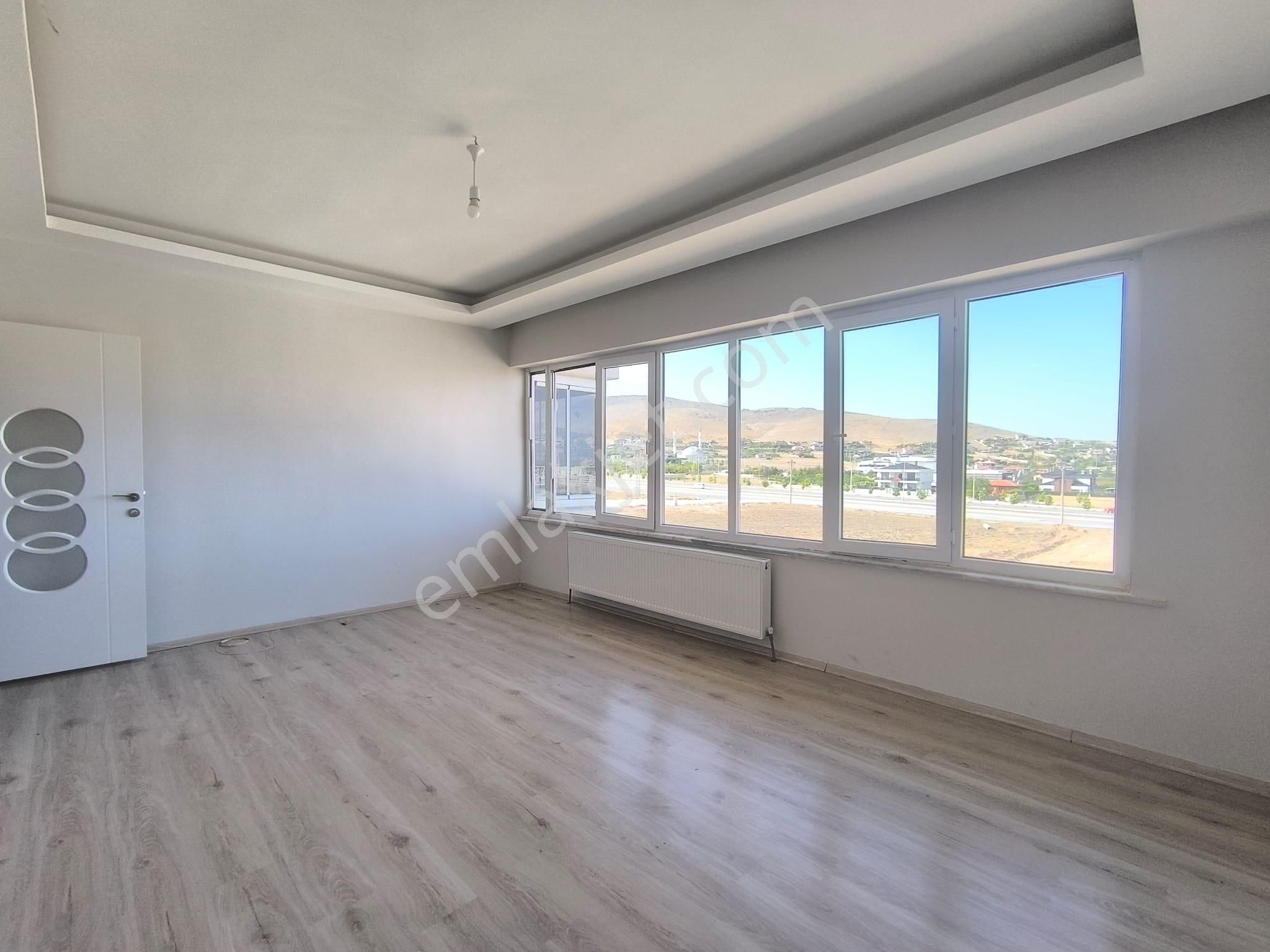 Selahaddin Eyyubi'de 2+1 5 Yıllık Asansörlü Dublex Daire Mete Konakları Yakını