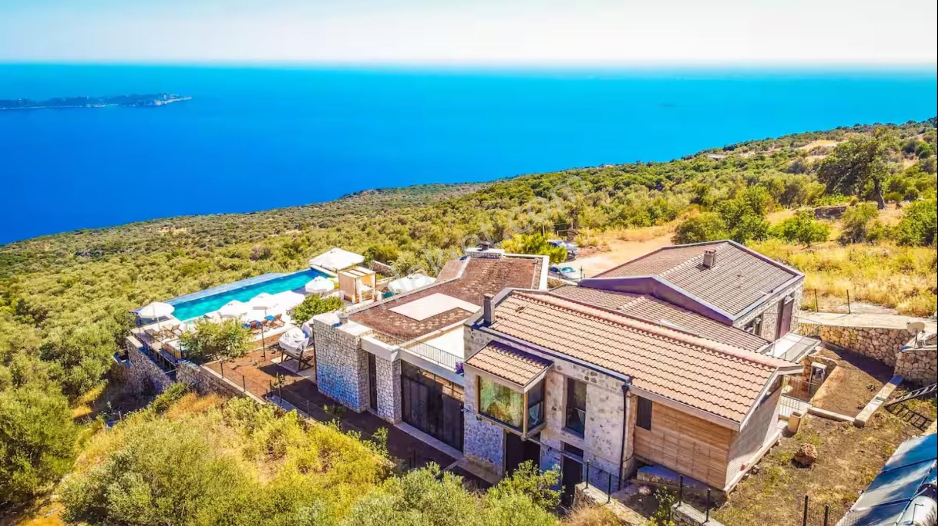 Kaş'ta 6.000 M² Doğa İçinde, Sonsuzluk Havuzlu Lüks Villa