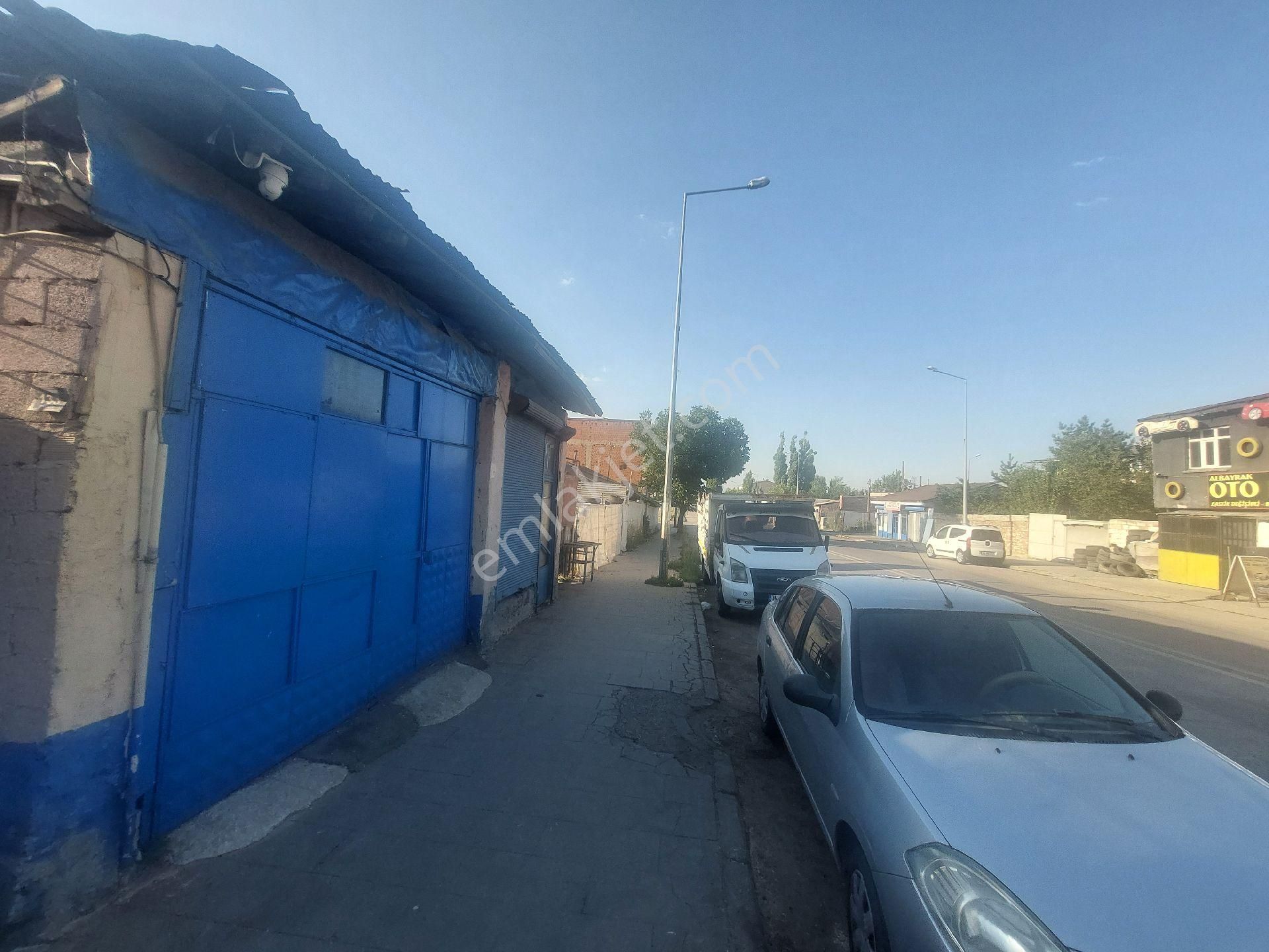 Güler Emlak'tan Sanayi Caddesinde Satılık Müstakil Ev Ve İş Yeri