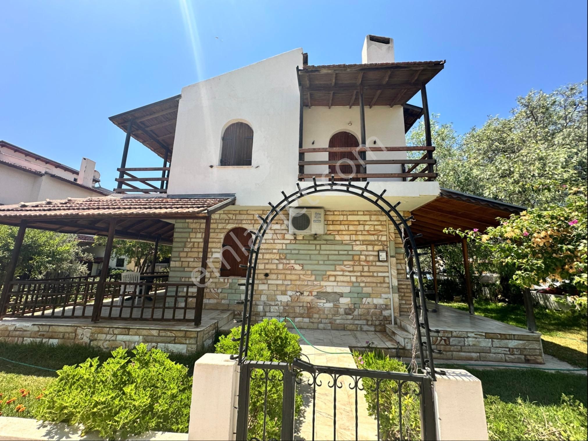 Seferihisar Doğanbeyde Denize Sıfır Lüks Sitede 3+1 Villa