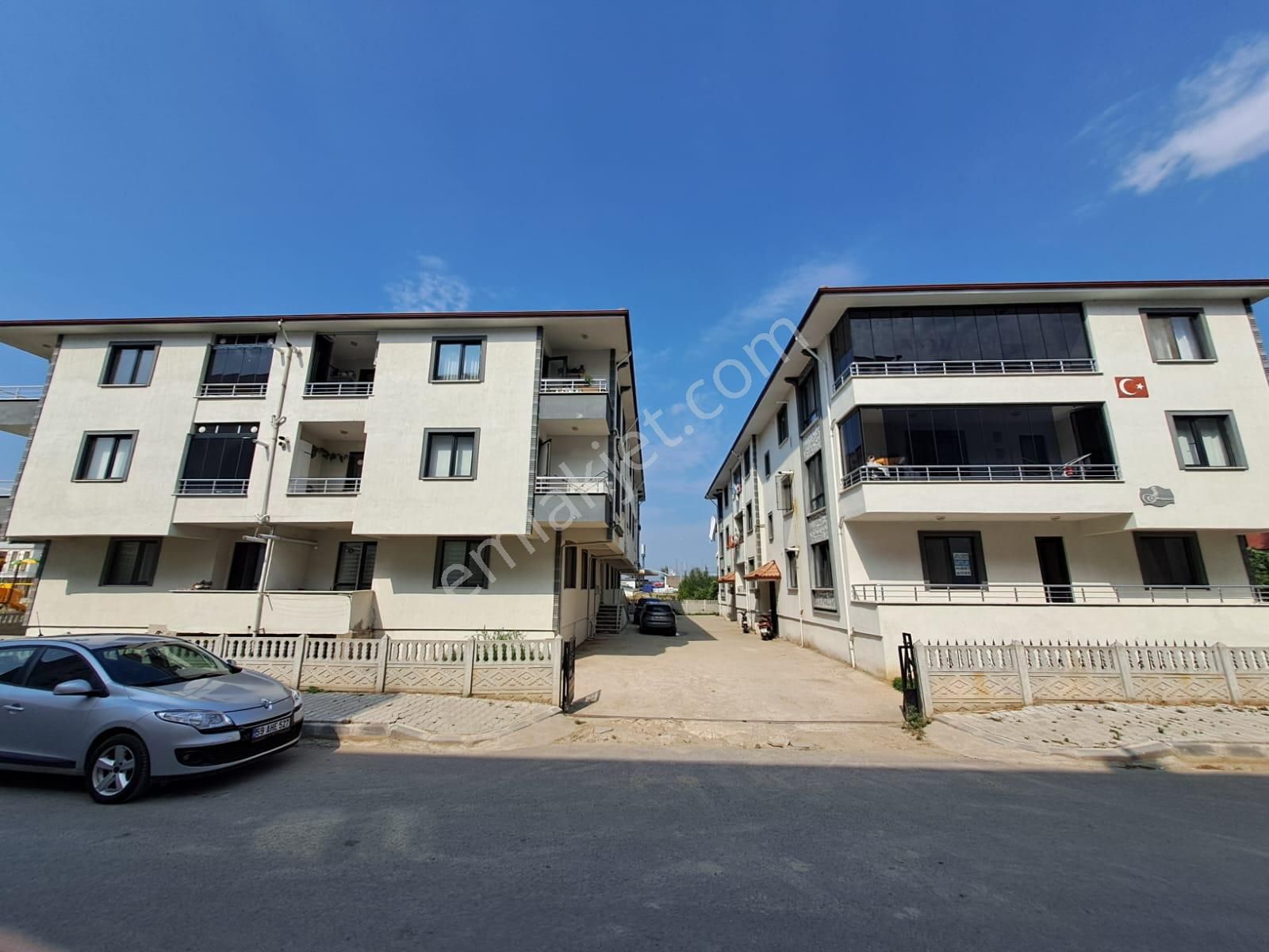 Akçakoca Yolu Shell Arkası M.akif İnan Okulu Karşısı Satılık 2+1 Daire