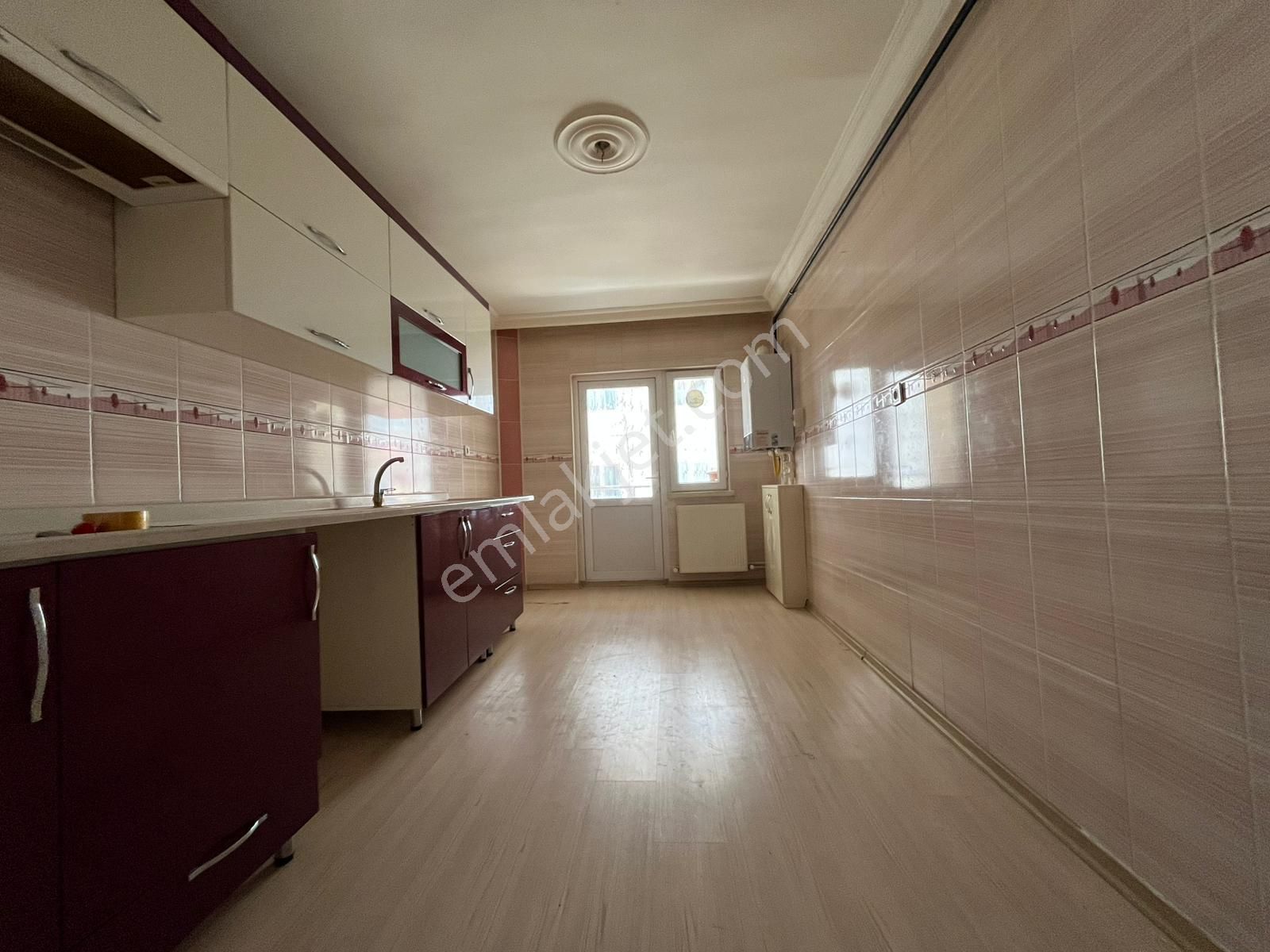 Kalecik Emlak'tan Satılık 3+1 Orta Kat Çift Banyolu Kilerli Daire