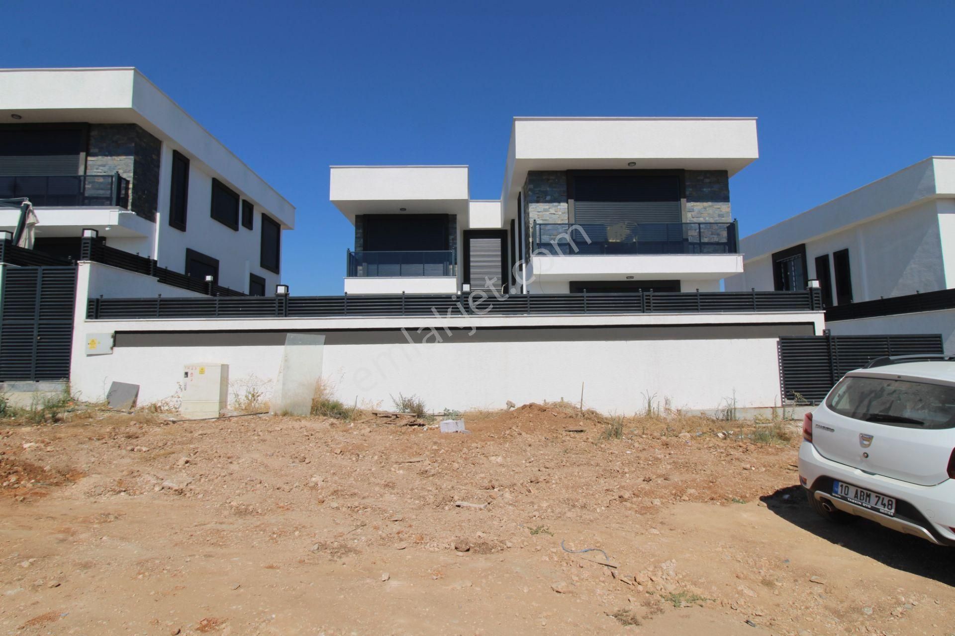 Didim Hisar Mah 4+1 Havuzlu Satılık Tam Mustakil Villa