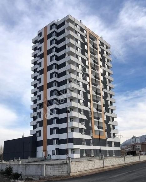 Çift Banyo Çift Balkon Cadde Üzerinde Satılık Sıfır 3+1 Daire