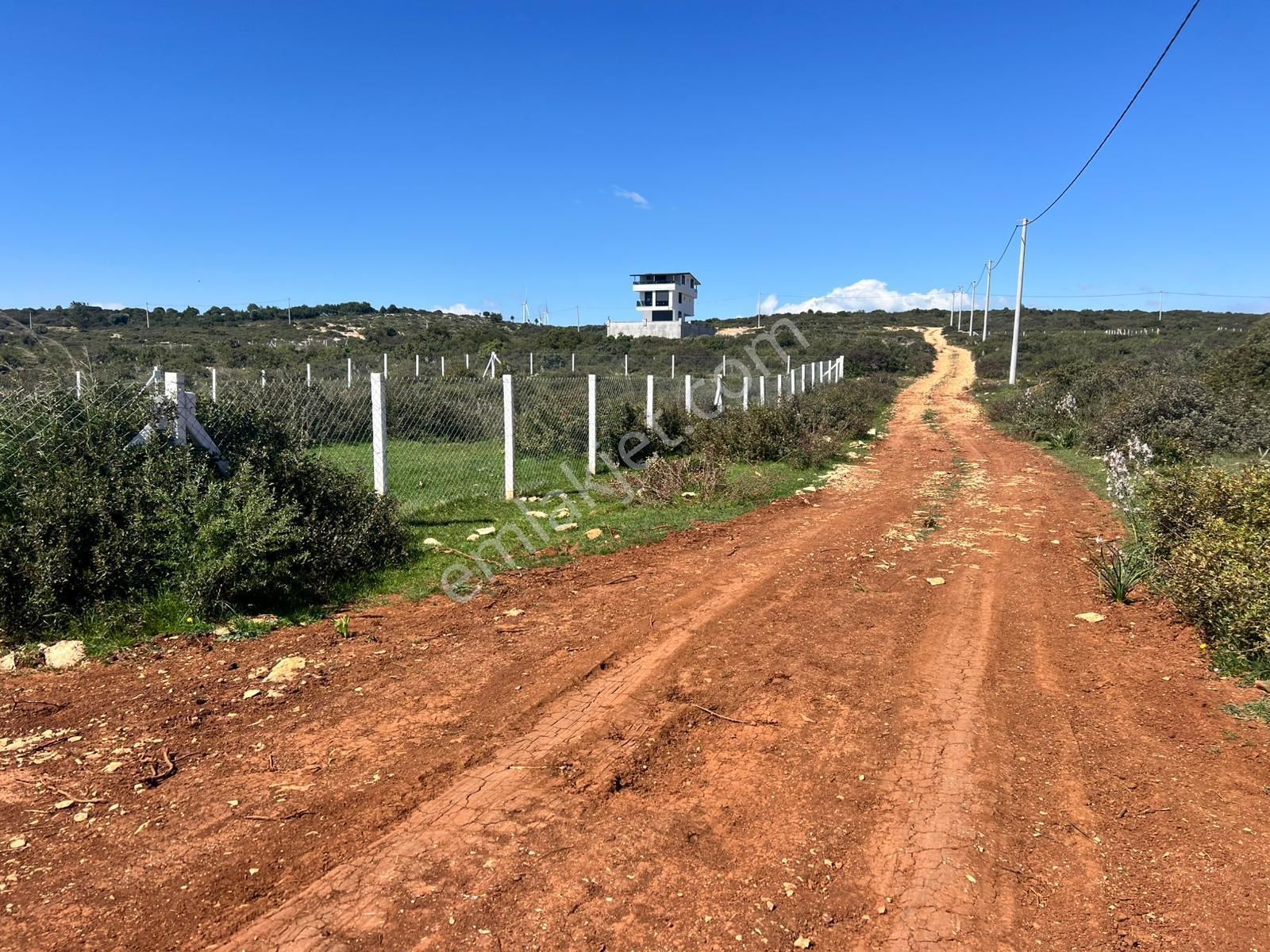Didim Akyeniköy Bozseki De 300 M2 Villa Arsası Yolu Elektriği Var