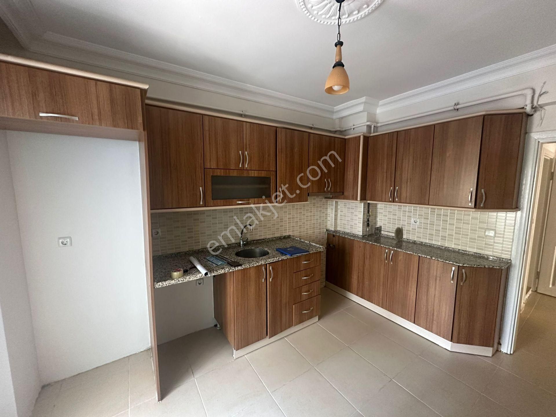 Uşak Merkez - Cumhuriyet Mahallesinde Asansörlü & Doğalgazlı 2+1 Daire Kiralık!