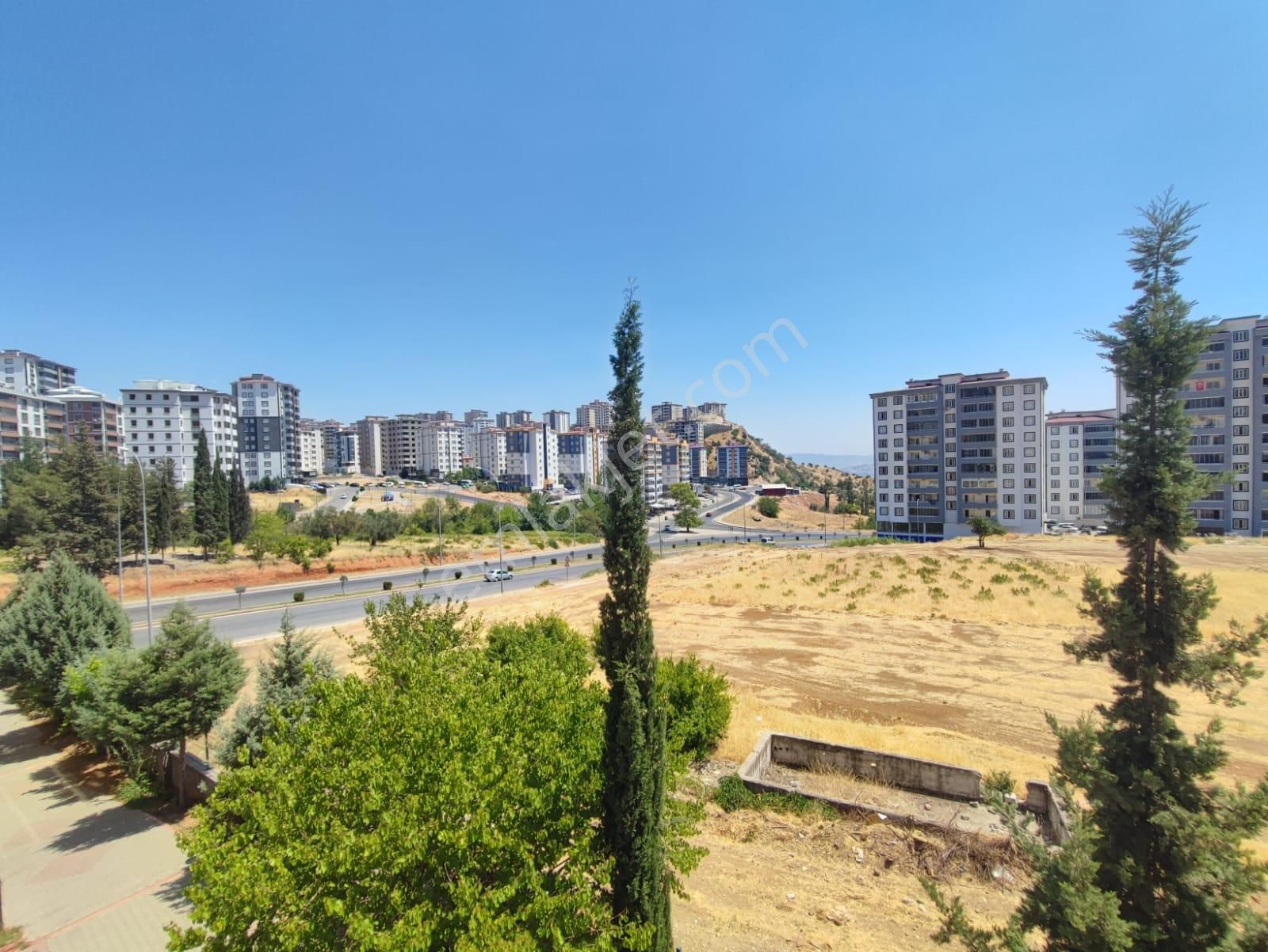 Cb Den Akdo Karşısı Güzel Konumda Geniş Satılık 4+1