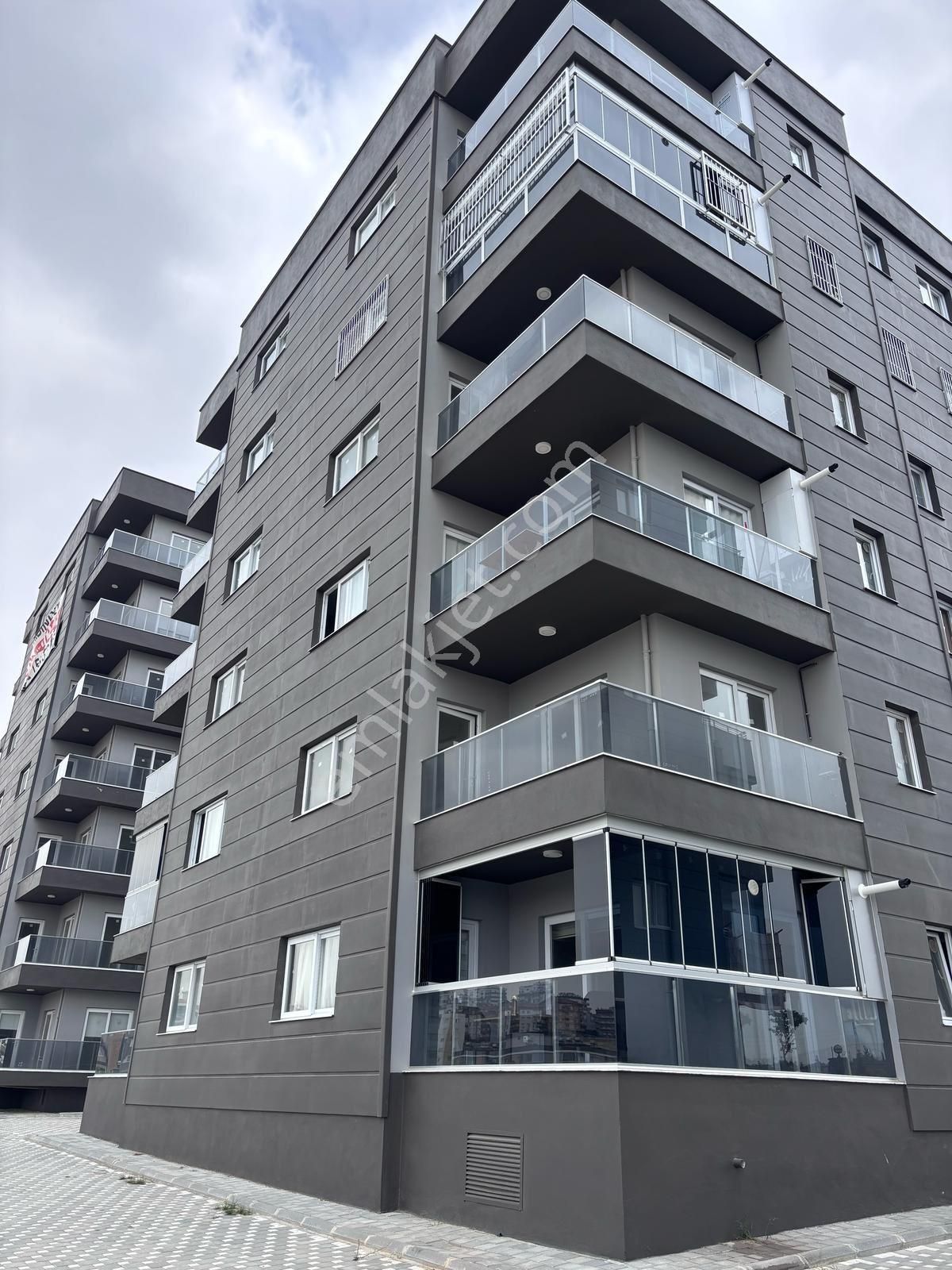 Tarsus İncirlikuyu Mah. 3 Bloklu Roof 7 Sitesinde 2.kat 4+1 A.mutfak