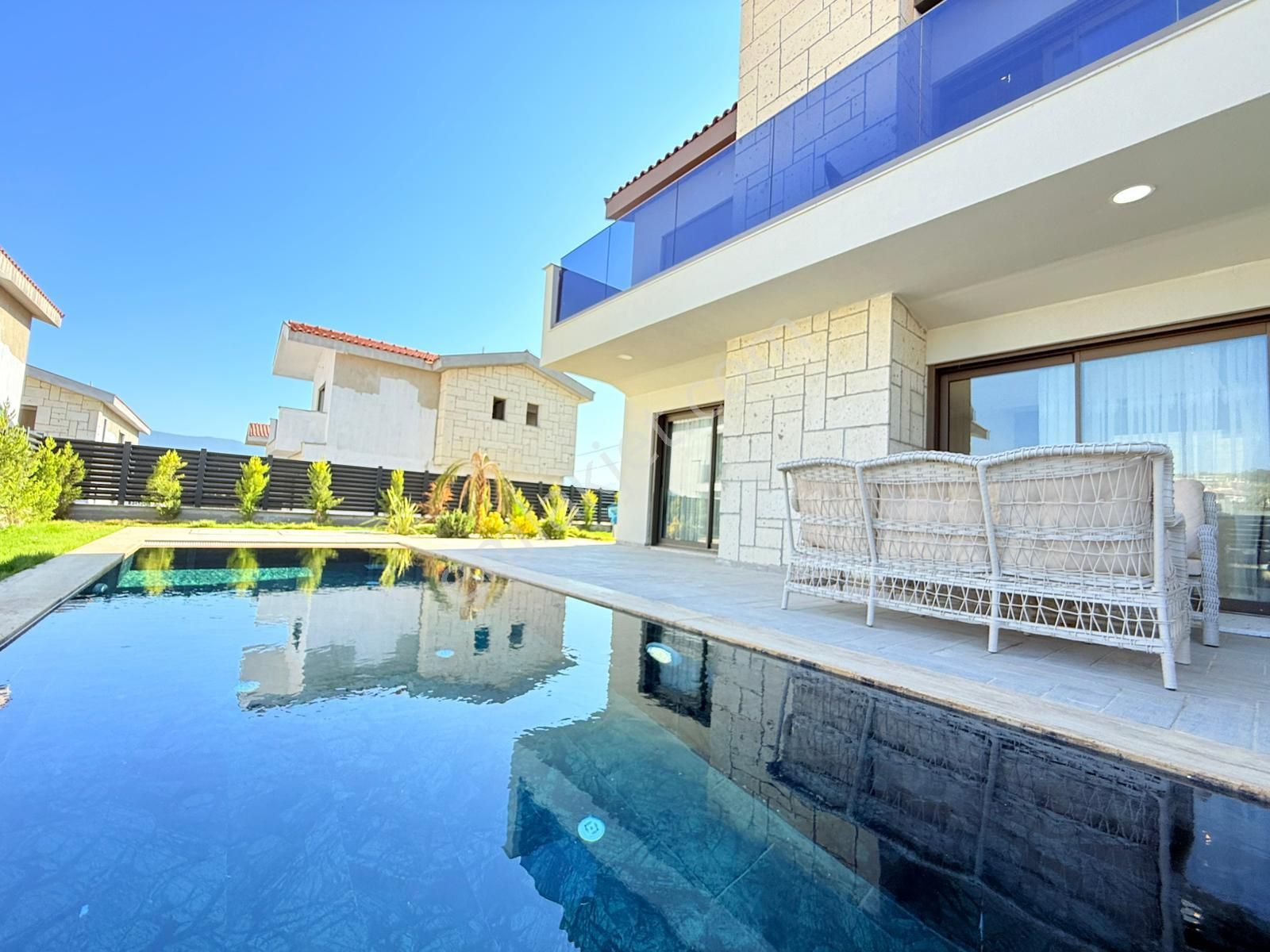 Guvenlık-manzara-özel Havuz/otopark-bahçe-monern Mimari-akıllı Ev-tamamı Müstakil - Görsel 11