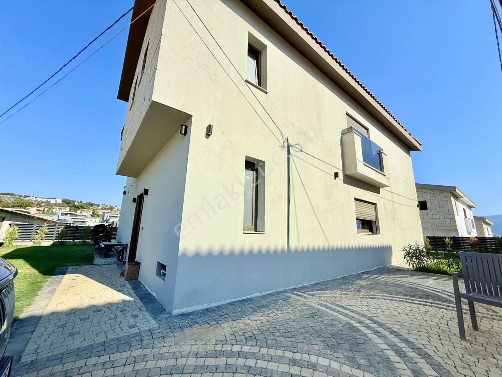 Guvenlık-manzara-özel Havuz/otopark-bahçe-monern Mimari-akıllı Ev-tamamı Müstakil - Görsel 9