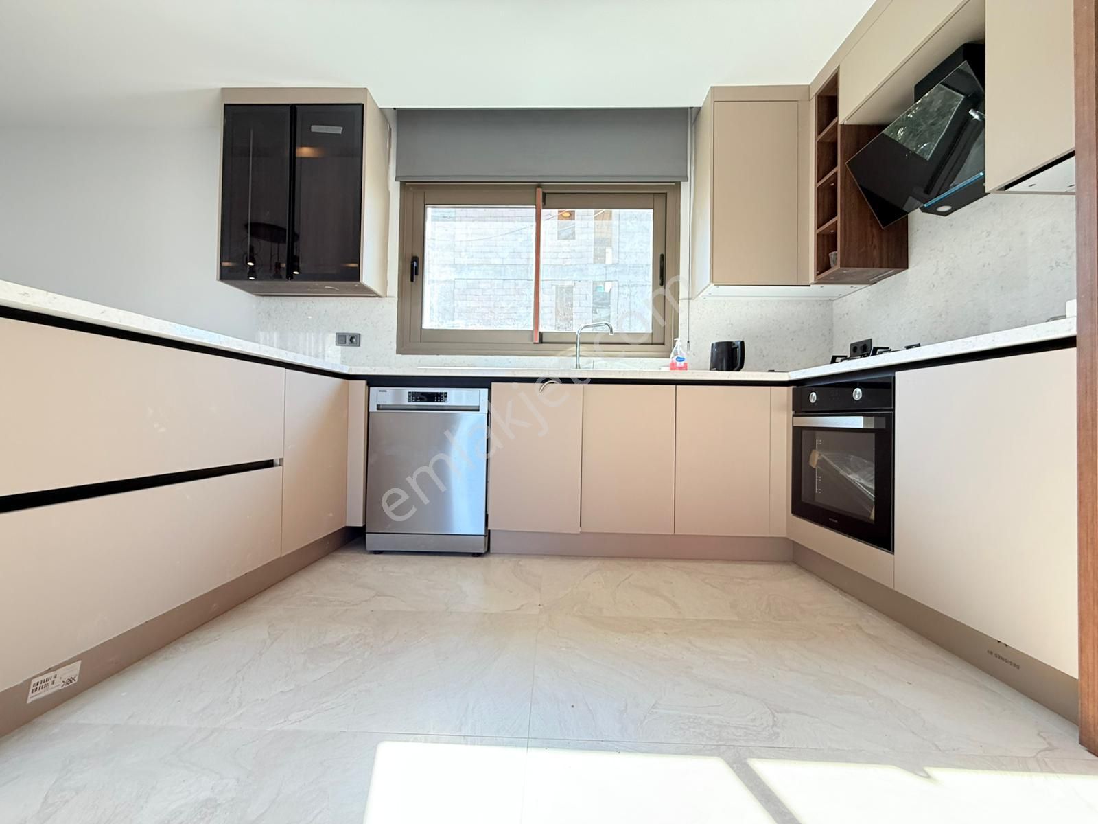 Guvenlık-manzara-özel Havuz/otopark-bahçe-monern Mimari-akıllı Ev-tamamı Müstakil - Görsel 19