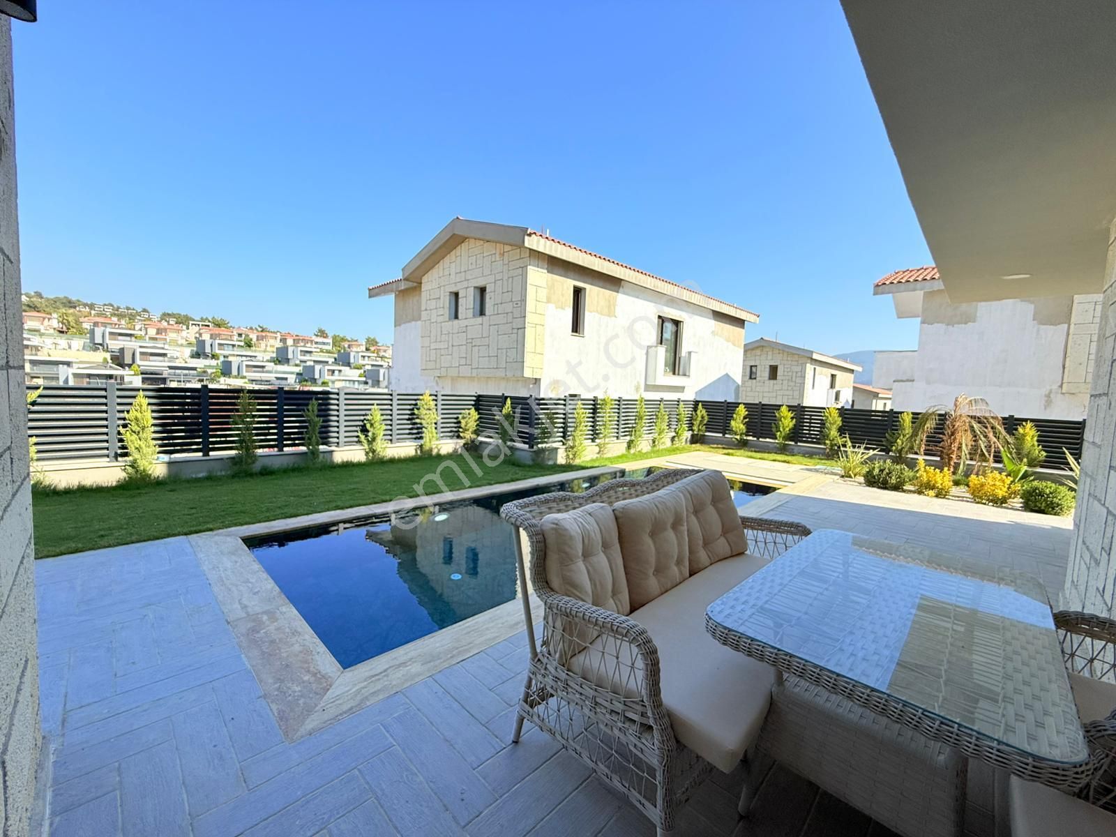 Guvenlık-manzara-özel Havuz/otopark-bahçe-monern Mimari-akıllı Ev-tamamı Müstakil - Görsel 10