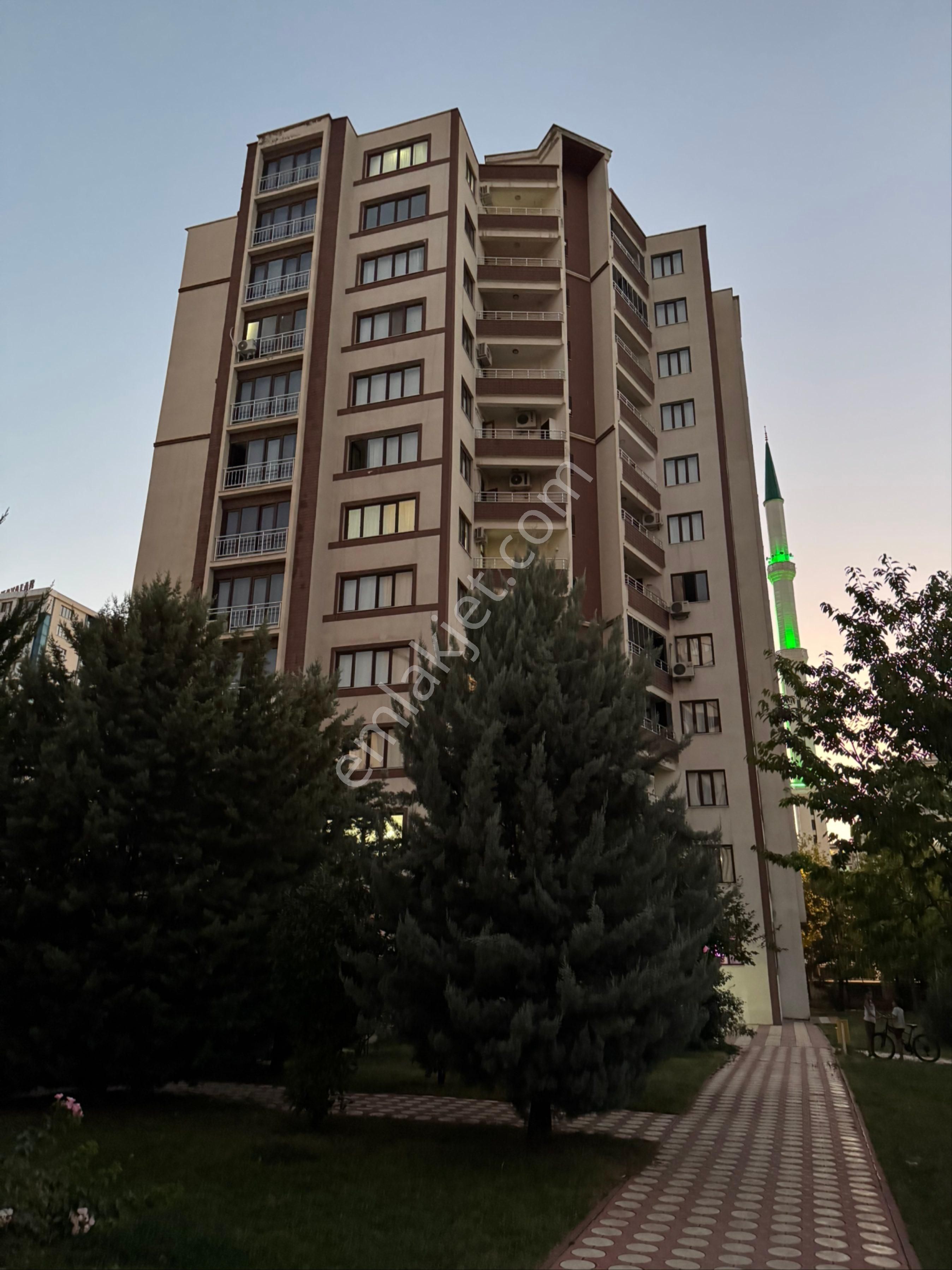 Acill 75 E İkinci Parsel Dünya Kavşağı Mükemmel Konumda