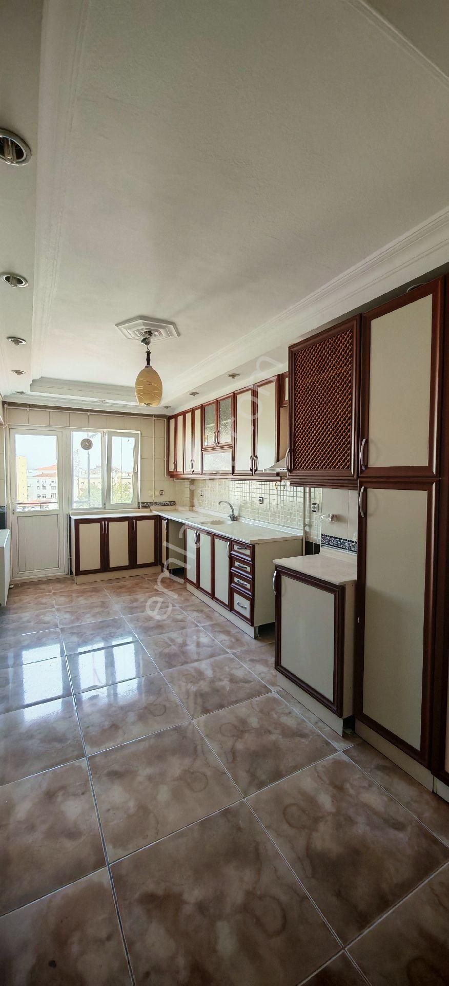 Çınar'da Horoz Altında 3+1*200m2 *son Kat*geniş Ferah Kombili Daire *