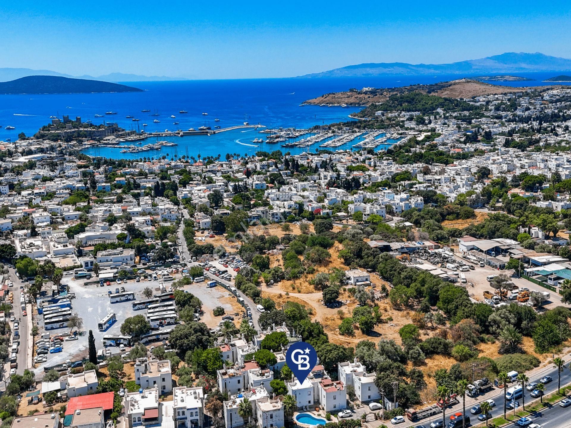 Bodrum Marina'ya Yakın Merkezi Konumda Satılık Site İçi 2+1 Villa