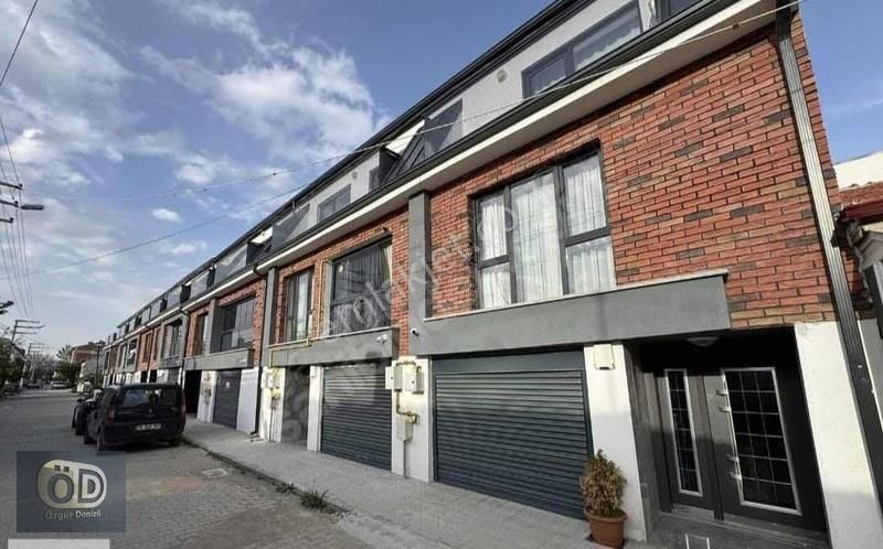 Özgür Denizli"den Zincirlikuyu Mah.290m2 3+1 Tripleks Villa