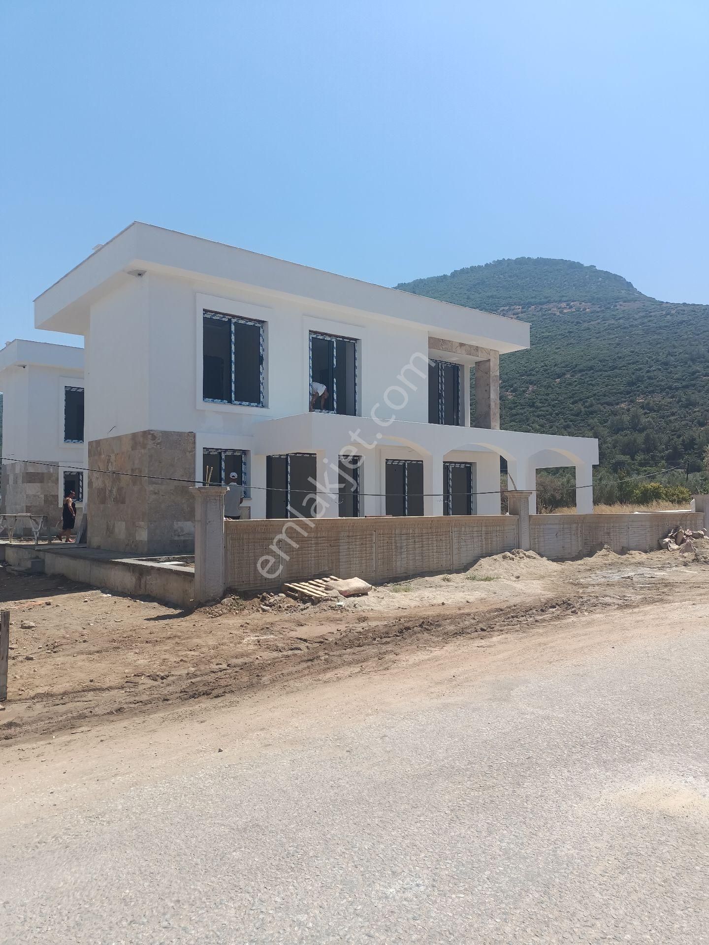 Kuşadası Güzelçamlı Tek Müstakil Villa Satılık