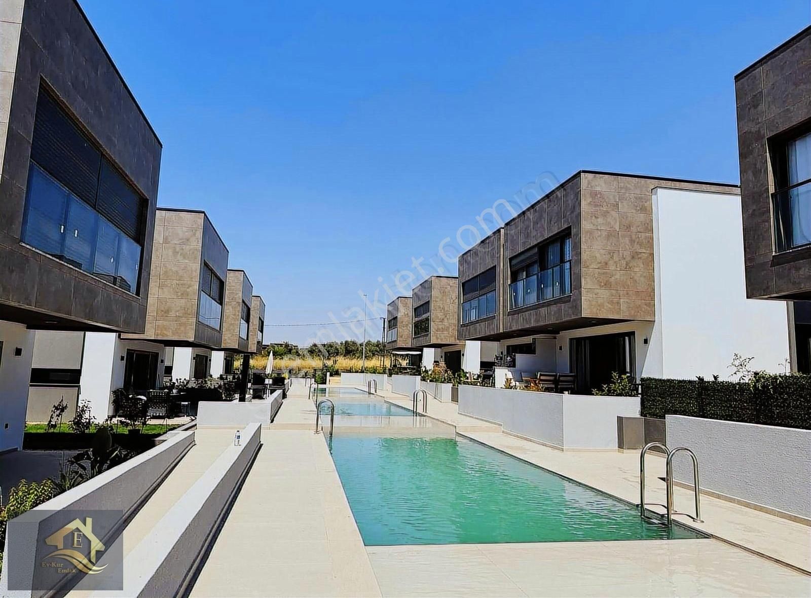 Ev-kur Emlaktan Kuşadası Güzelçamlı'da Müstakil 3+1 Sıfır Villa