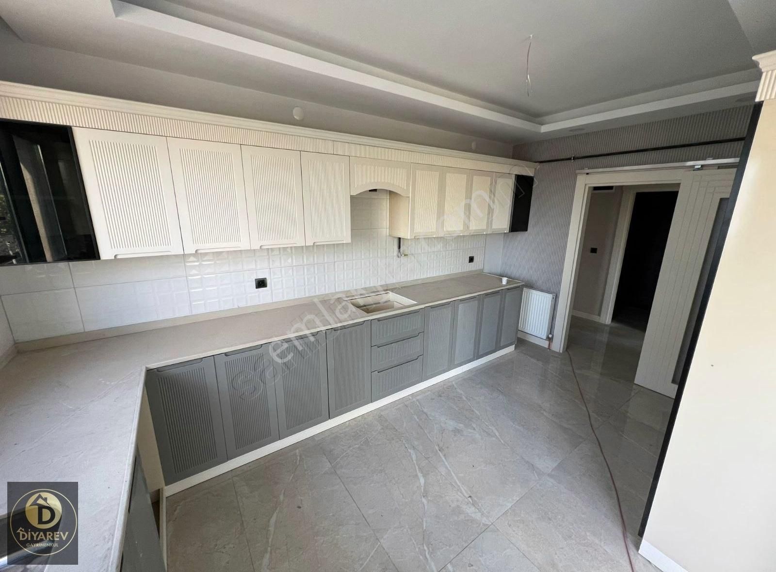 Yılmazoğulları Sitesinde Satılık Büyük 2+1 Daire
